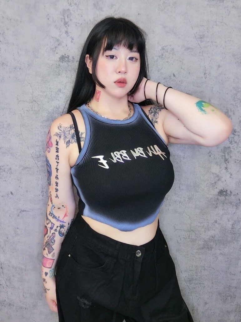 暗黑刷舊漸變銀字小背心