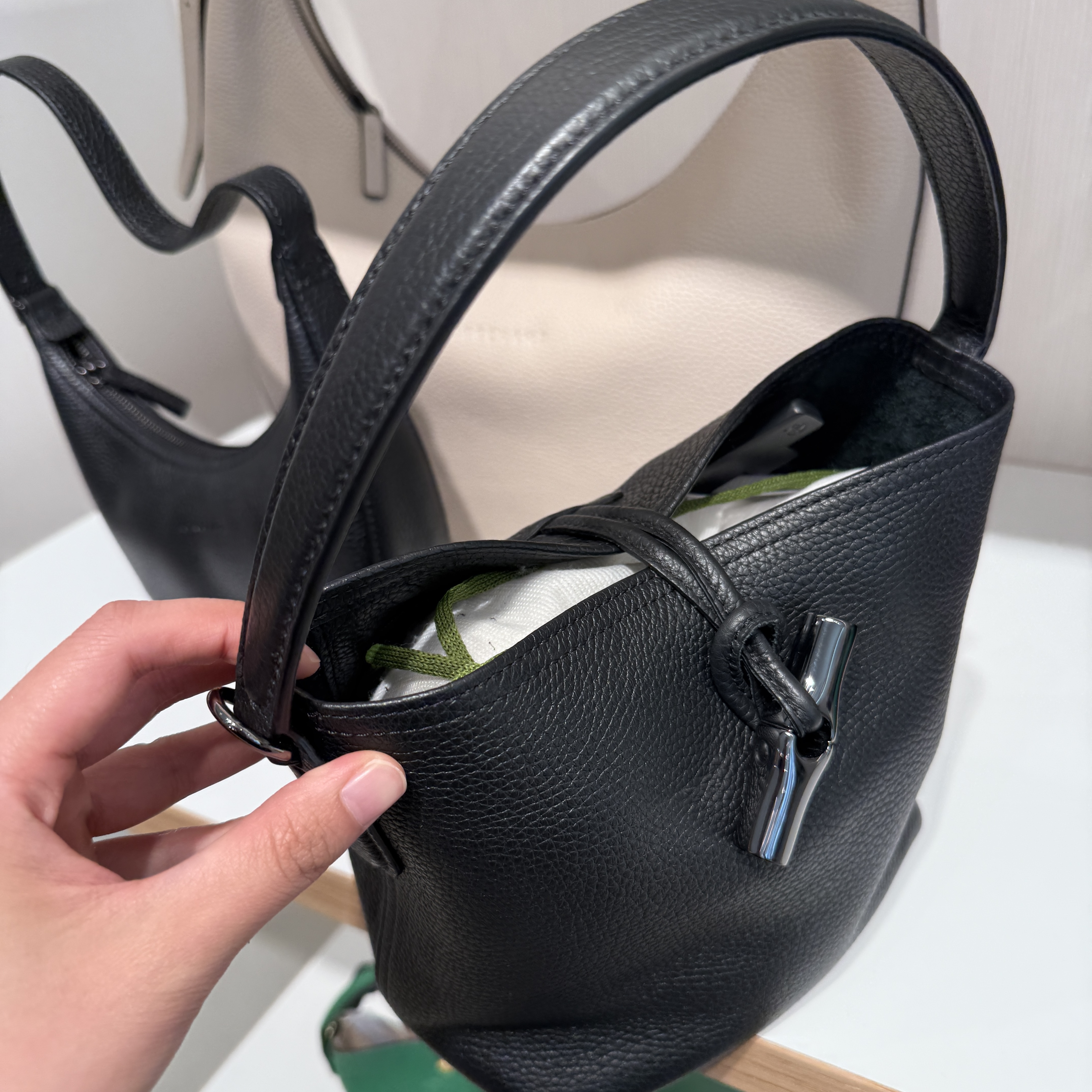 Longchamp Leather bucket bag Black