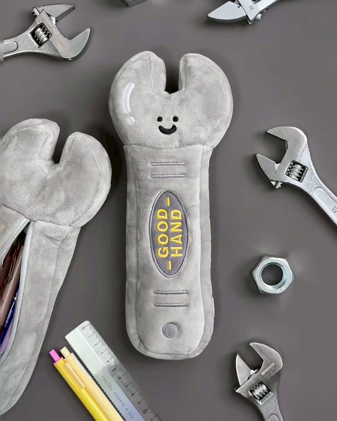 扳手造型 毛絨筆袋 吊飾 工具 收納袋