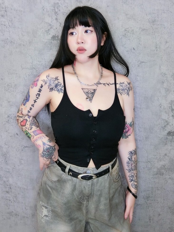 假釦美胸細肩帶小可愛