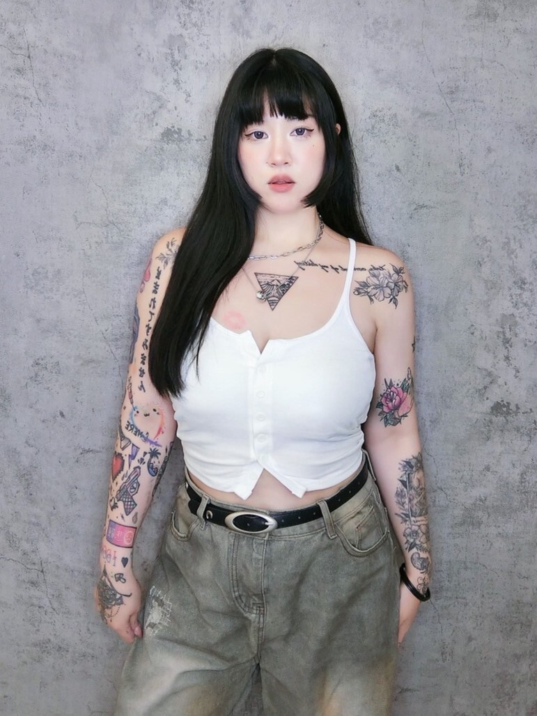 假釦美胸細肩帶小可愛