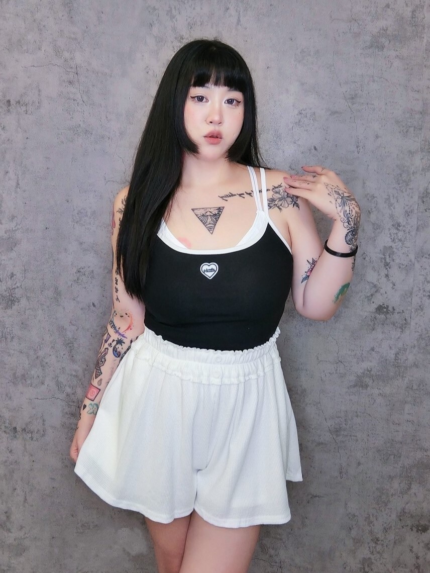 愛心標籤滾邊小可愛+華夫格釦釦短褲兩件套