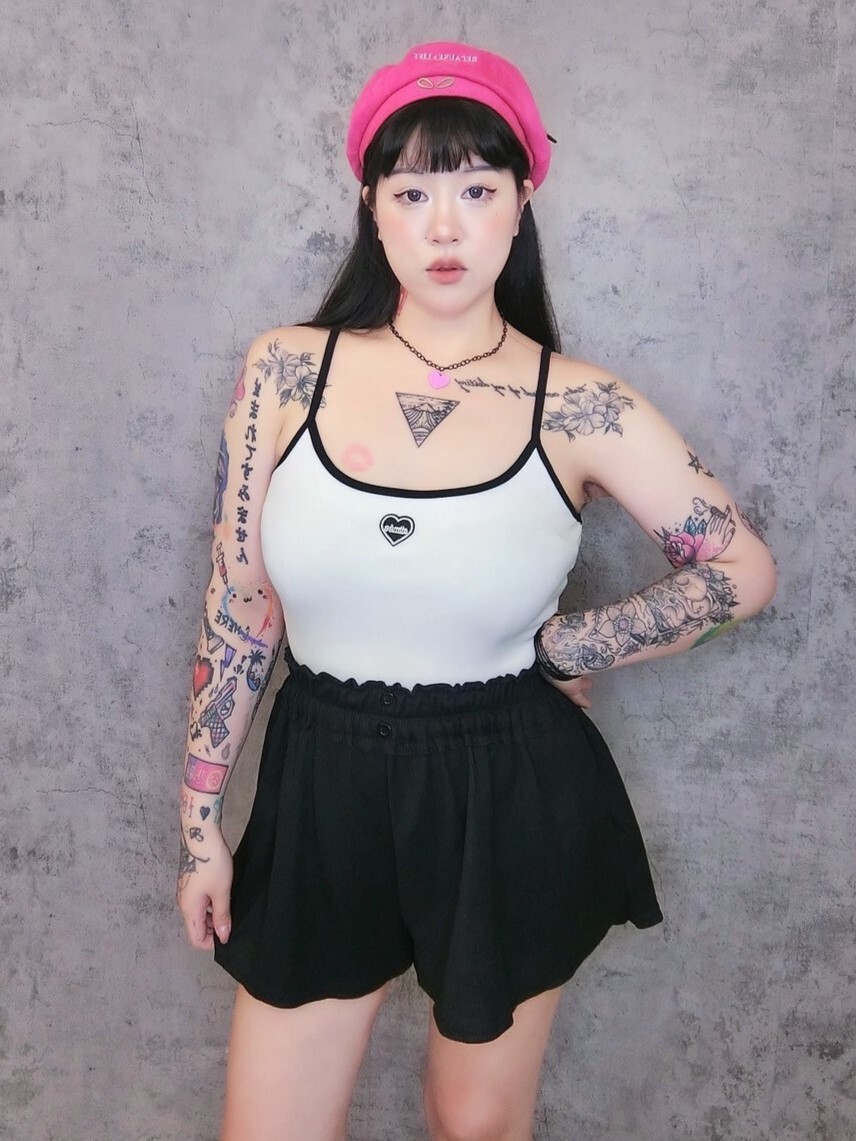 愛心標籤滾邊小可愛+華夫格釦釦短褲兩件套