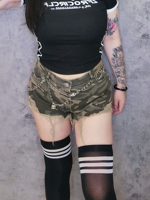 刷舊辣妹迷彩短破褲