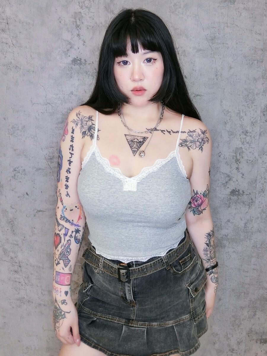 蕾絲蝴蝶彈性V領小可愛