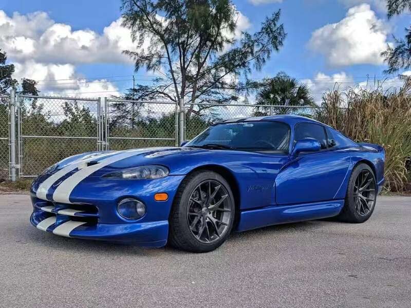 預訂:1/64 Funny Model  SRT Viper GTS Blue with White Stripes (FMDVBLW )