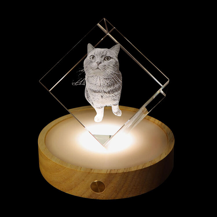 Diamond-Shaped 3D Crystal Photo