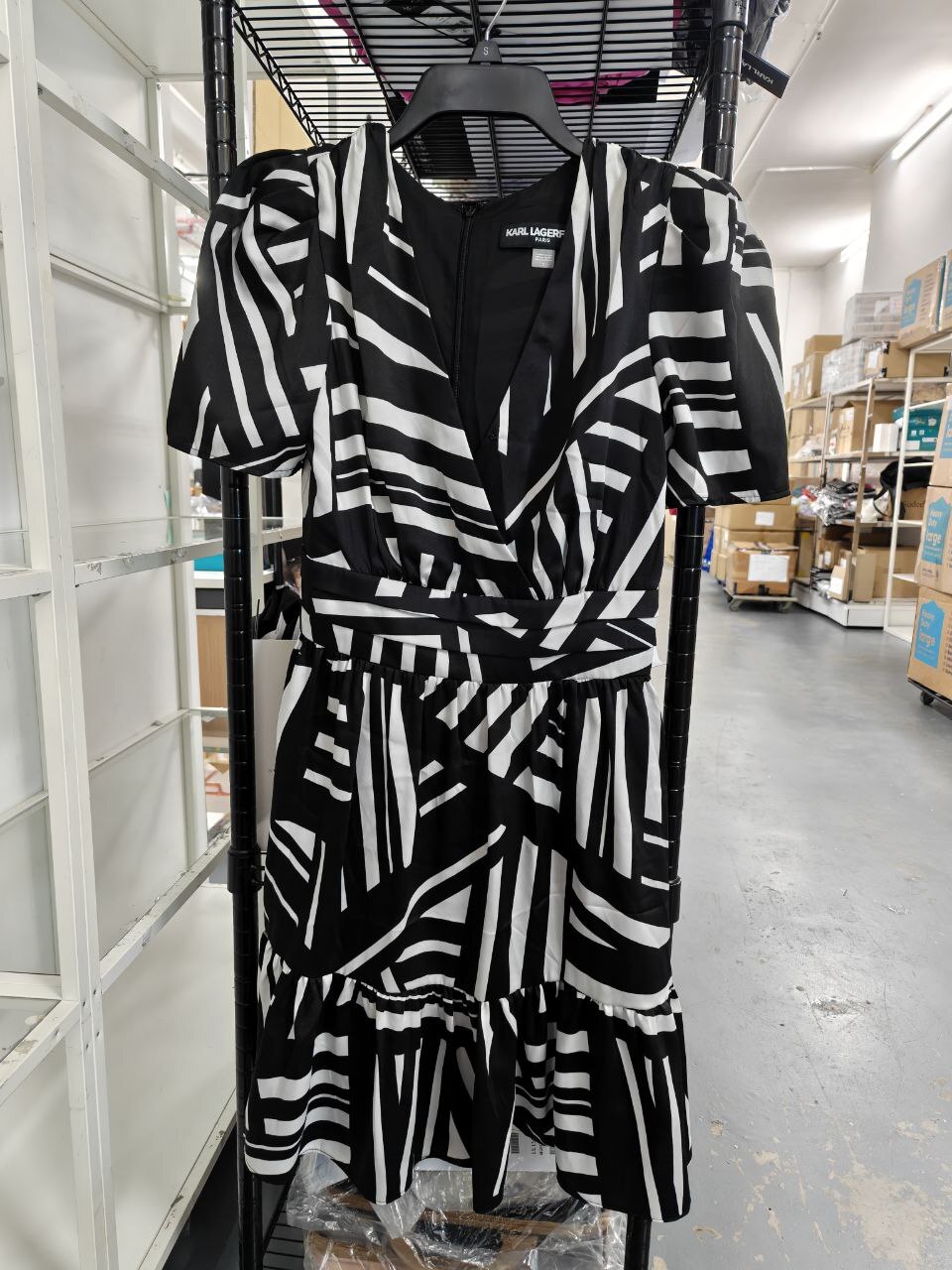 [S] KARL LAGERFELD BLACK/SOFT WHITE SHORT SLEEVE SURPLICE DRESS, LD4C0D63-XSF (SKL1348)