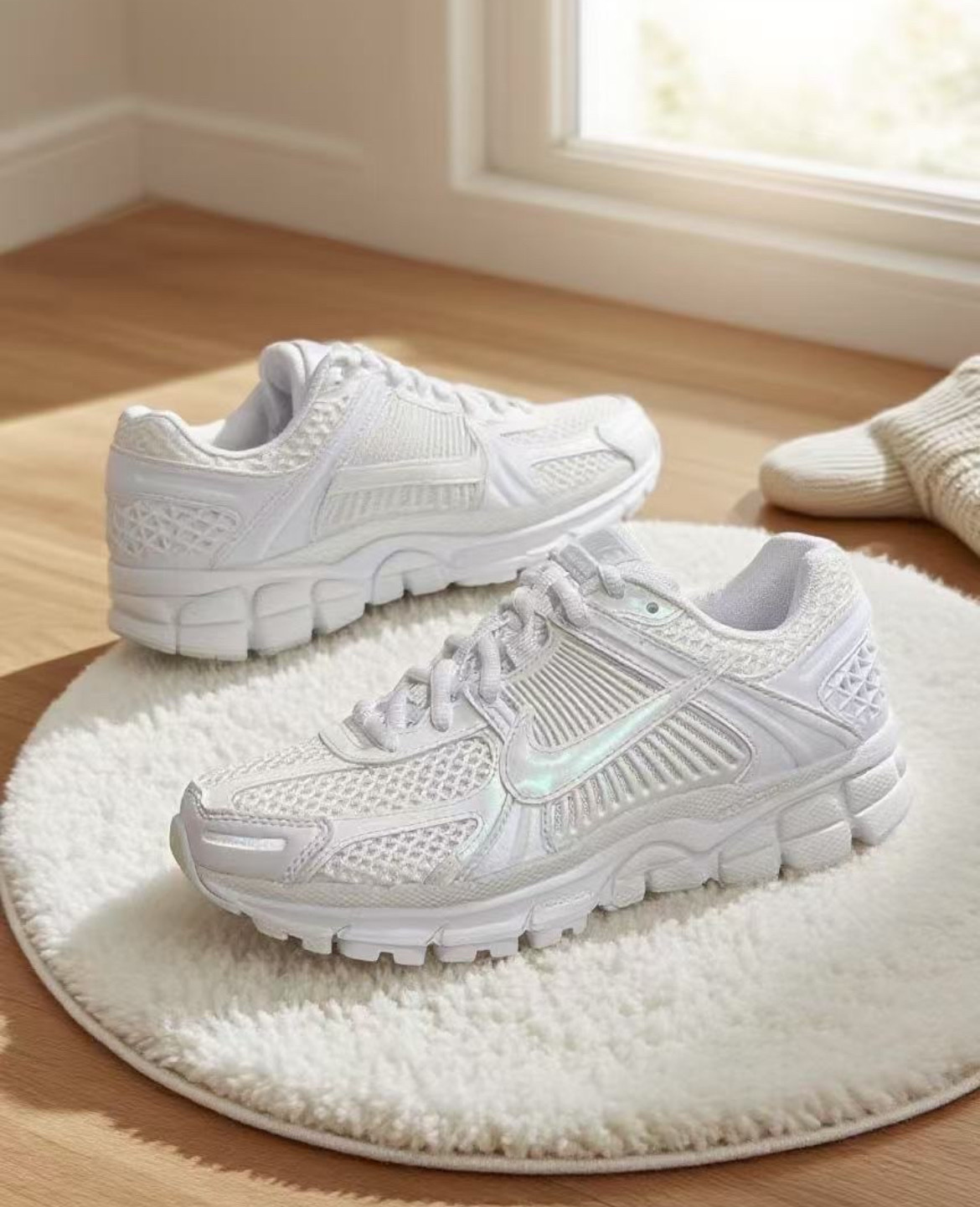 女鞋 NIKE W ZOOM VOMERO 5 SE 白色 珠光 復古 氣墊 ZOOM 透氣 緩震 慢跑鞋【IB4397-100】VMO5