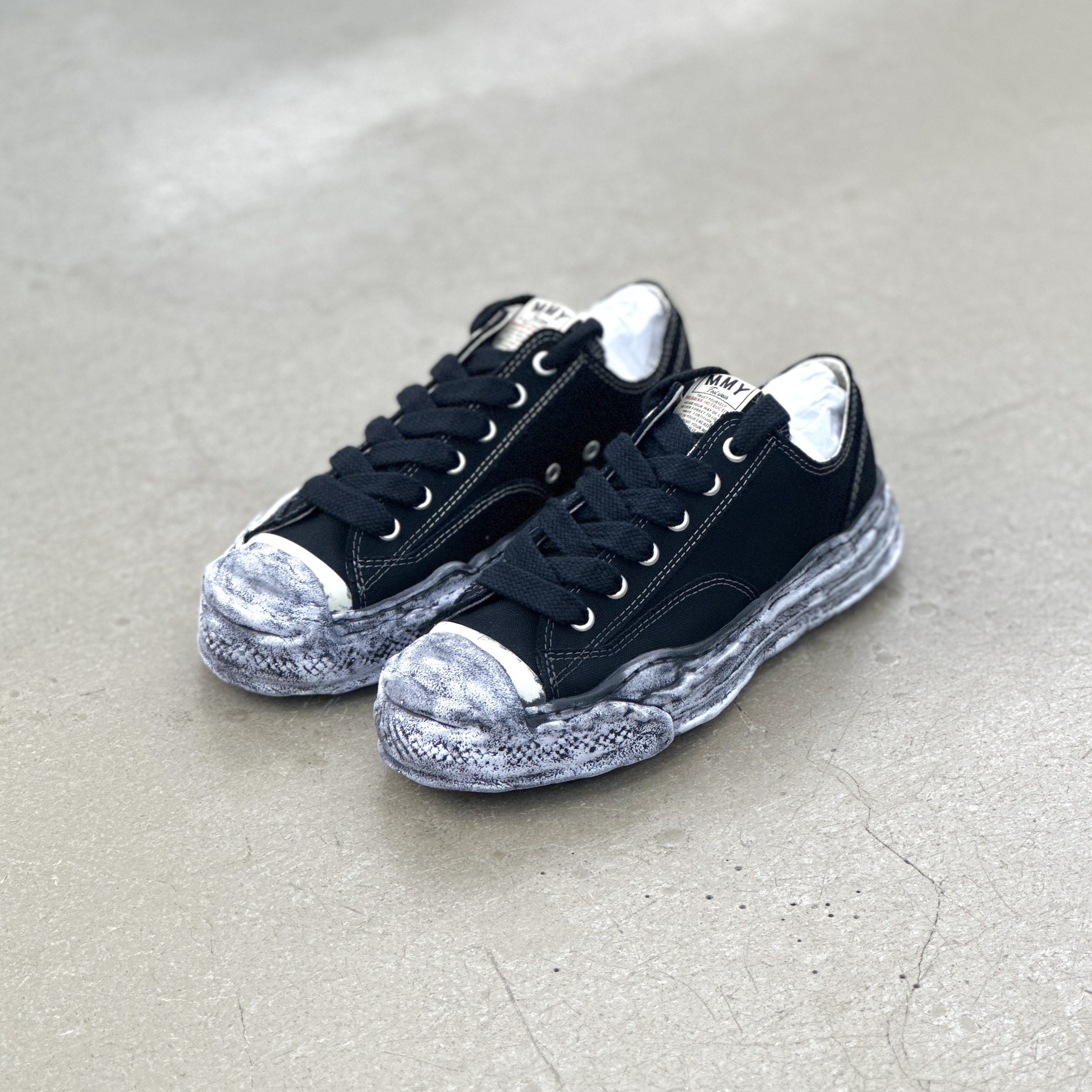 Maison Mihara Yasuhiro Hank OG Sole Garment Dyed Canvas Low Black | A14FW744