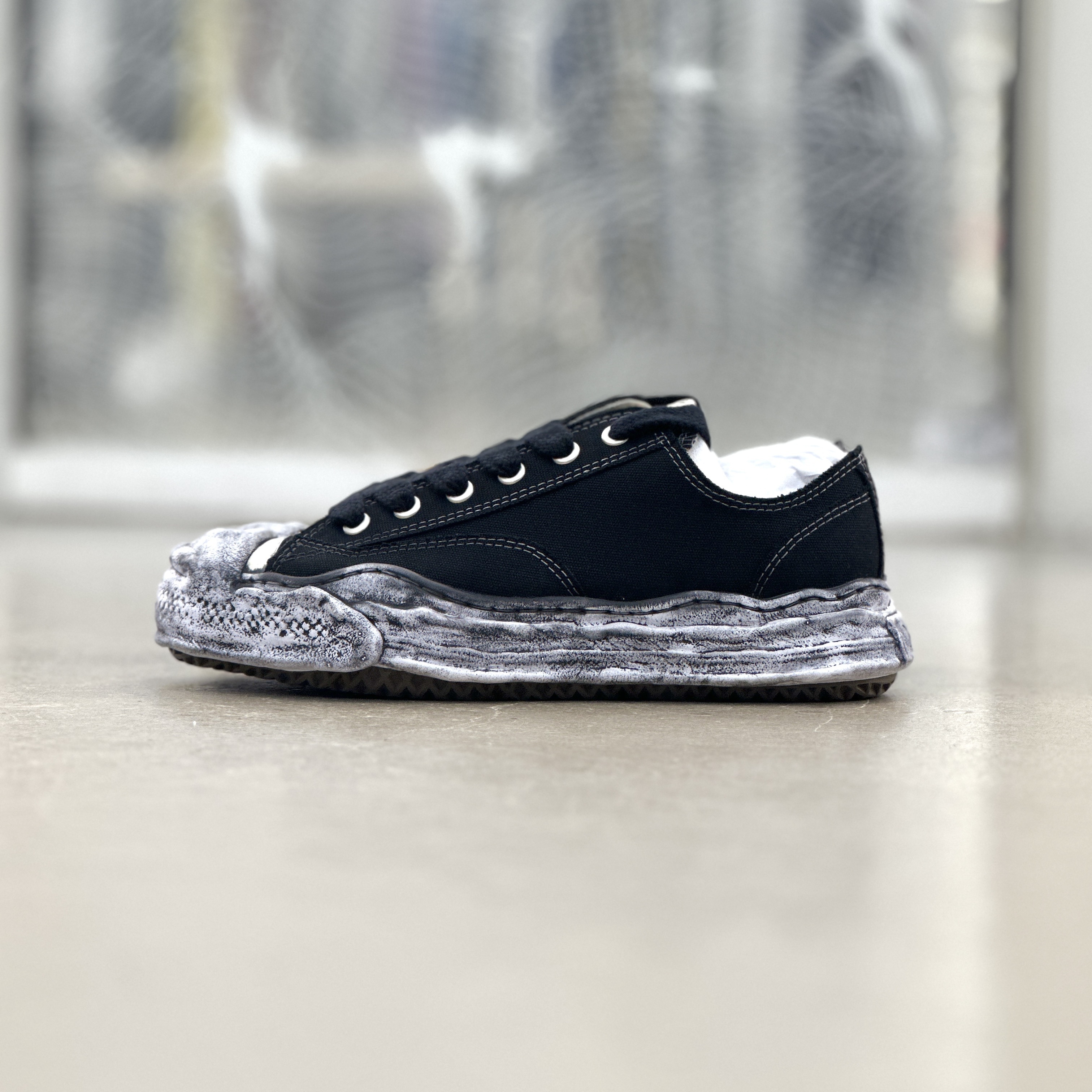Maison Mihara Yasuhiro Hank OG Sole Garment Dyed Canvas Low Black | A14FW744