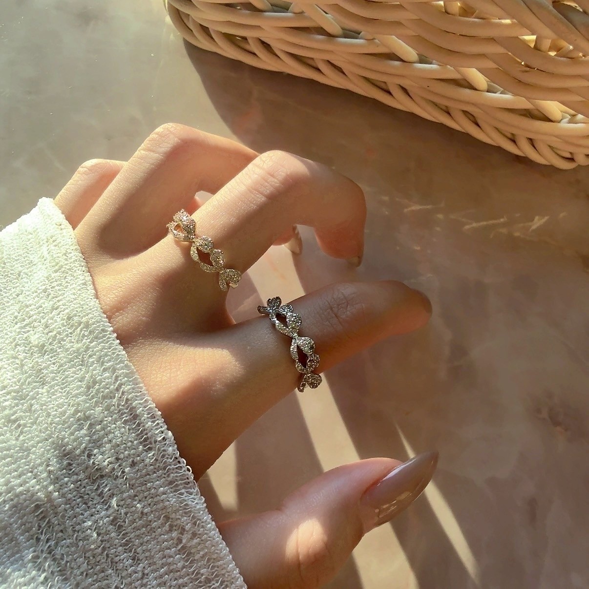 Gy 低奢細閃滿鑽緞帶蝴蝶結”一體式開口戒/現貨