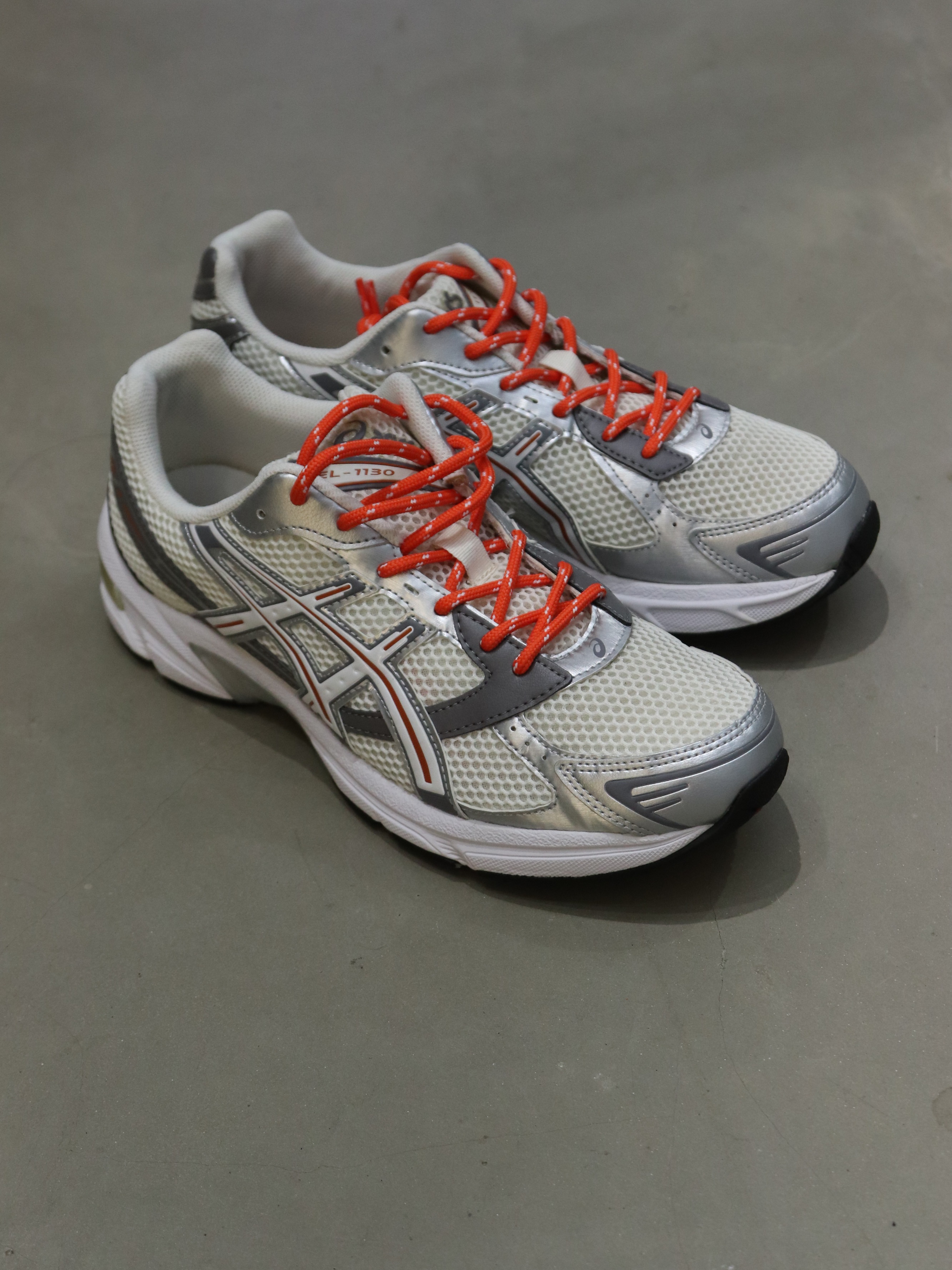 [二手28CM 售出無退換]  ASICS Gel-1130 CREAM WHITE 橘色 登山繩鞋帶 米白 銀橘 老爹鞋 休閒跑鞋【1201A256-120】