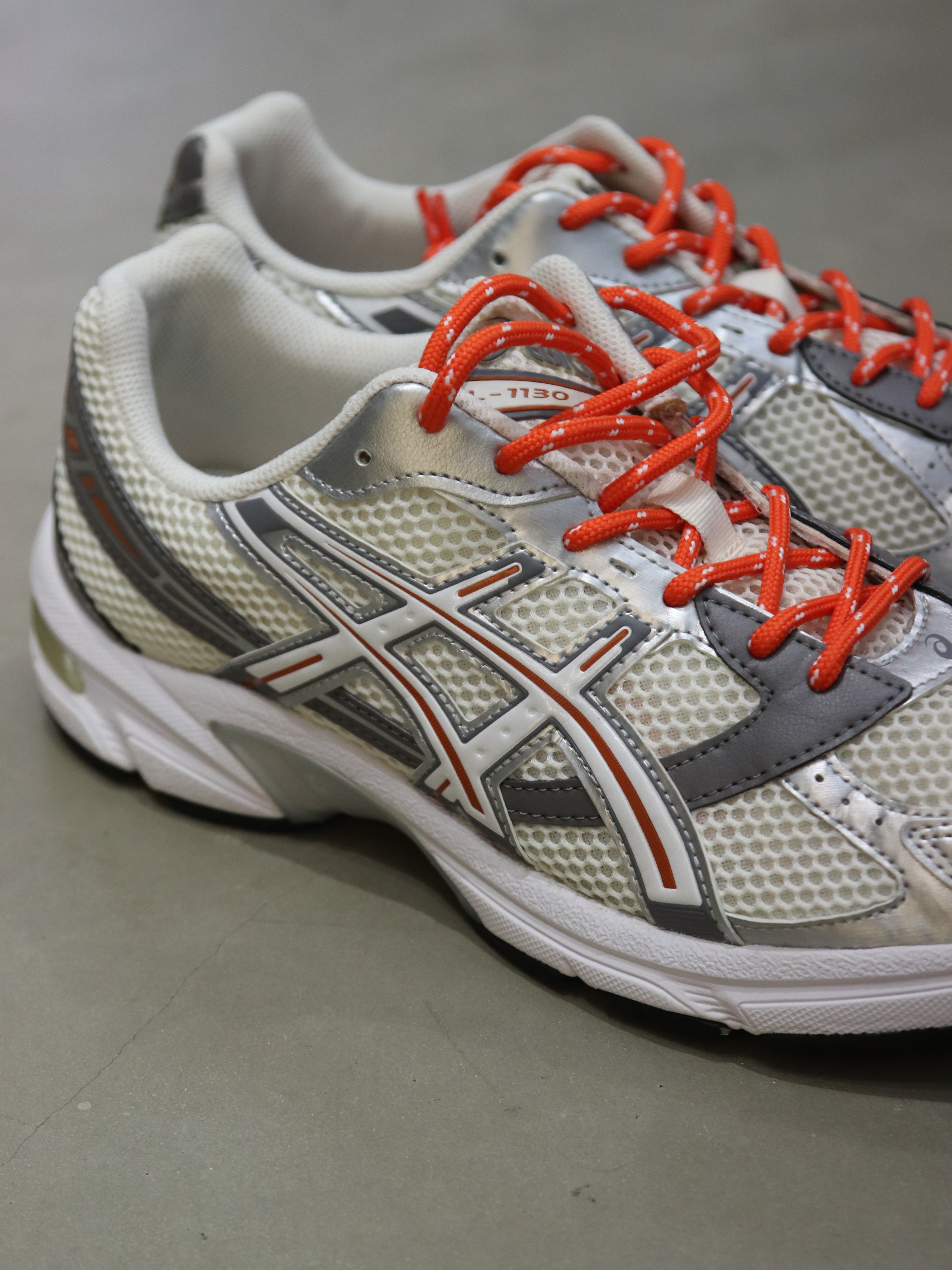[二手28CM 售出無退換]  ASICS Gel-1130 CREAM WHITE 橘色 登山繩鞋帶 米白 銀橘 老爹鞋 休閒跑鞋【1201A256-120】