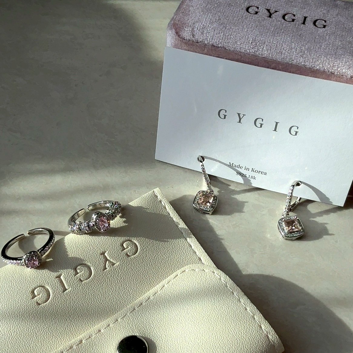 Gy高奢華透粉水鑽”白金方鑽耳釦釘墜/現貨2