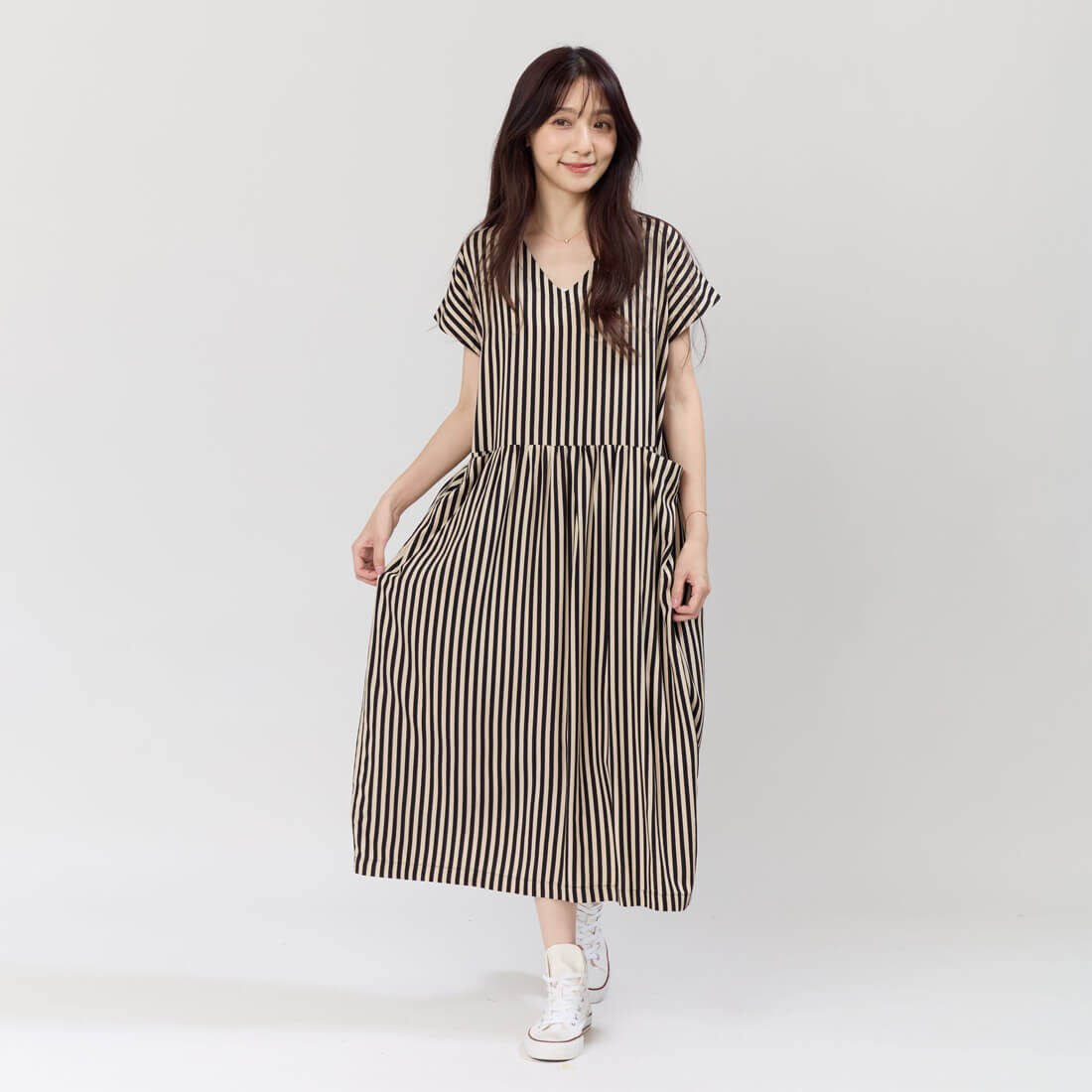 Phoebe口袋V領高腰剪接洋裝/棕黑條