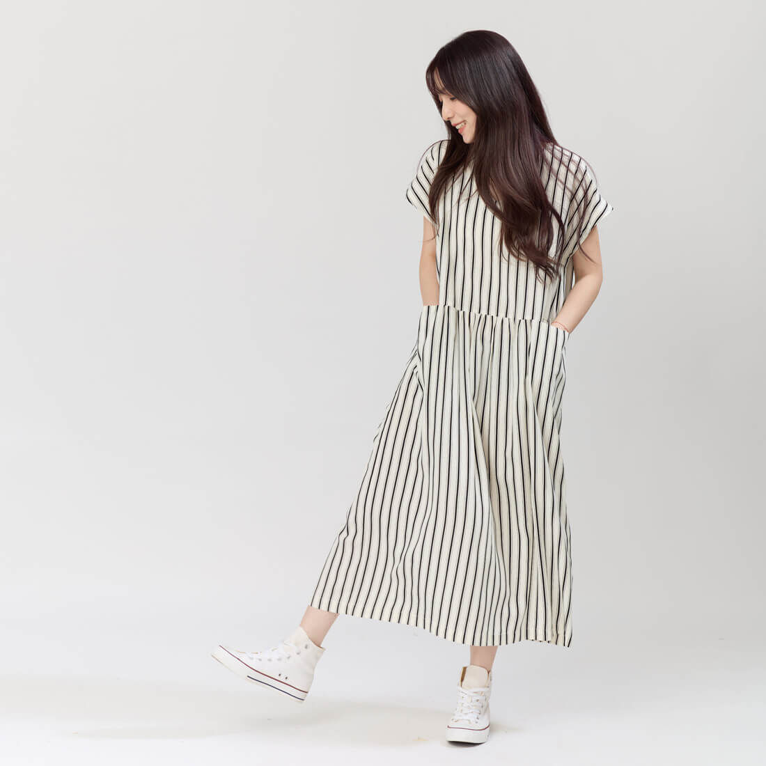 Phoebe口袋V領高腰剪接洋裝/黑白條