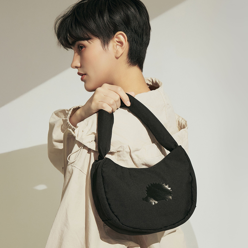 chooshop,選品,北歐小刺蝟,SCANDINAVIAN FOREST,女包,小廢包,通勤包,約會包,手提包,輕巧女包,百搭小包,出遊小包,每日通勤包,迷你女包,出國包款,輕便時尚包,日常搭配包,雲朵包,雲朵造型包,可愛肩背包,療癒造型包,輕盈手提包,日系可愛包,軟布包,萌系包