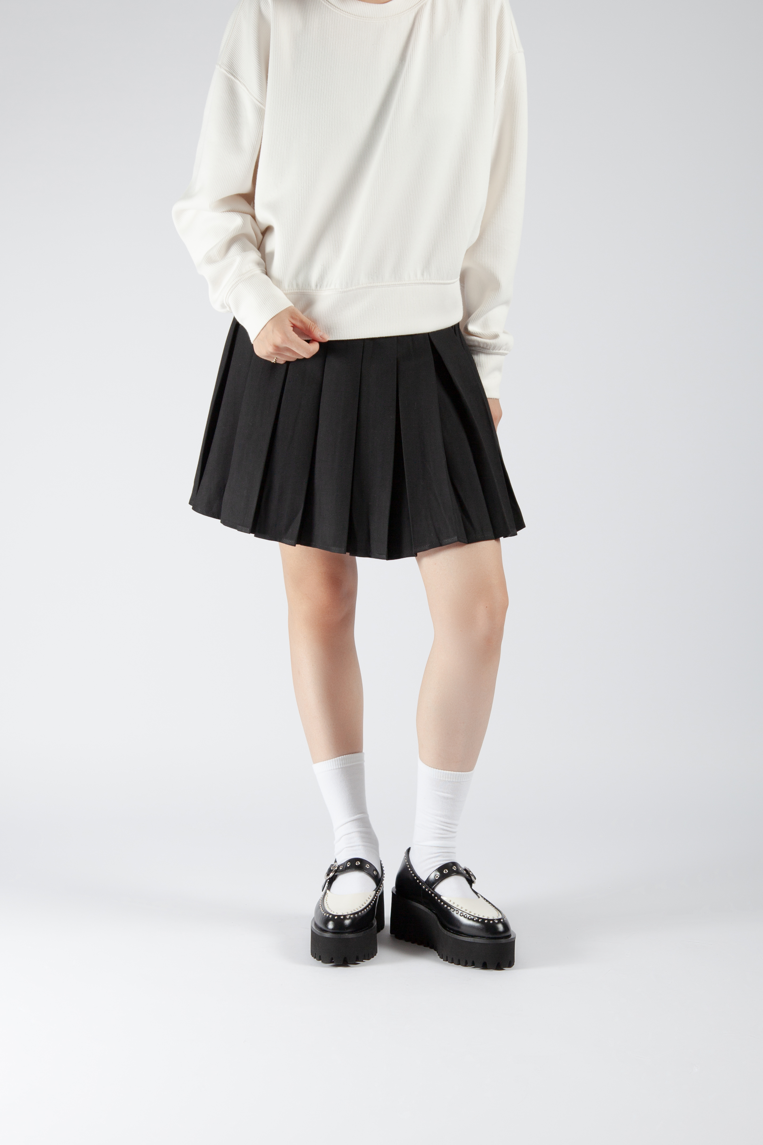 Pin Stud MJ 鉚釘瑪麗珍厚底鞋