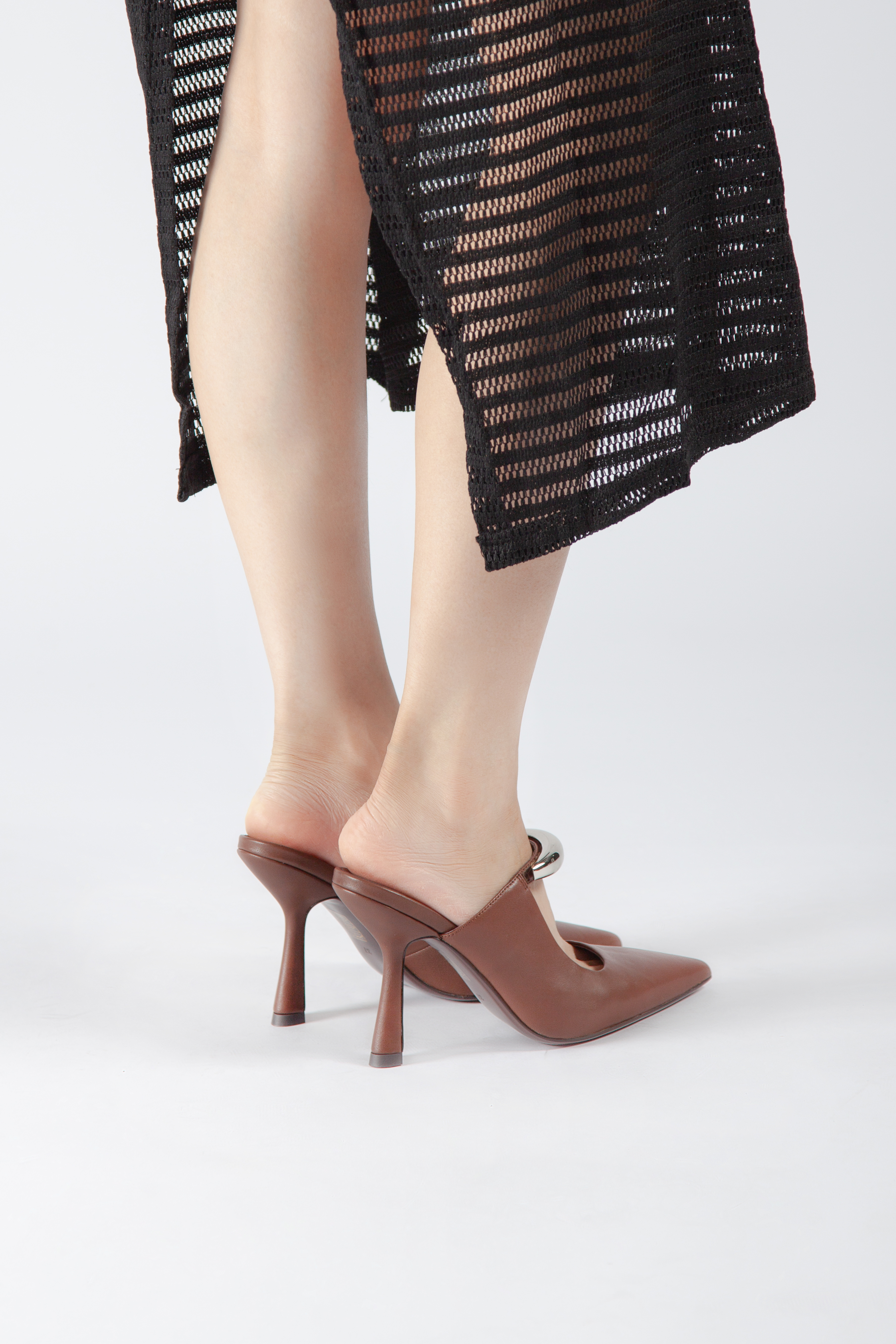 MINDFUL 尖頭後空高跟