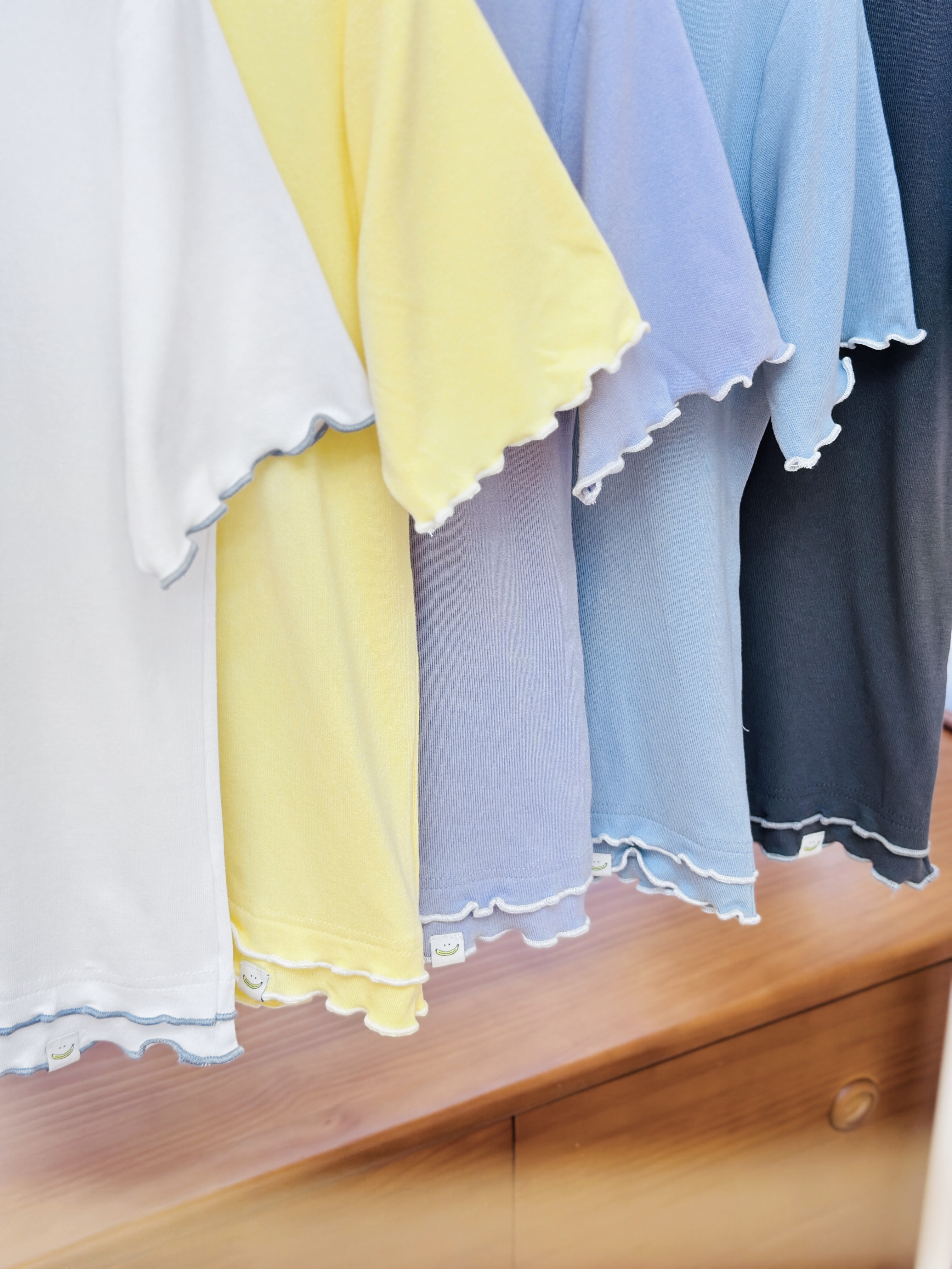 【限量發售！】五色 / 柔滑雙木耳邊短袖上衣 / Soft Double Lettuce Hem Tee