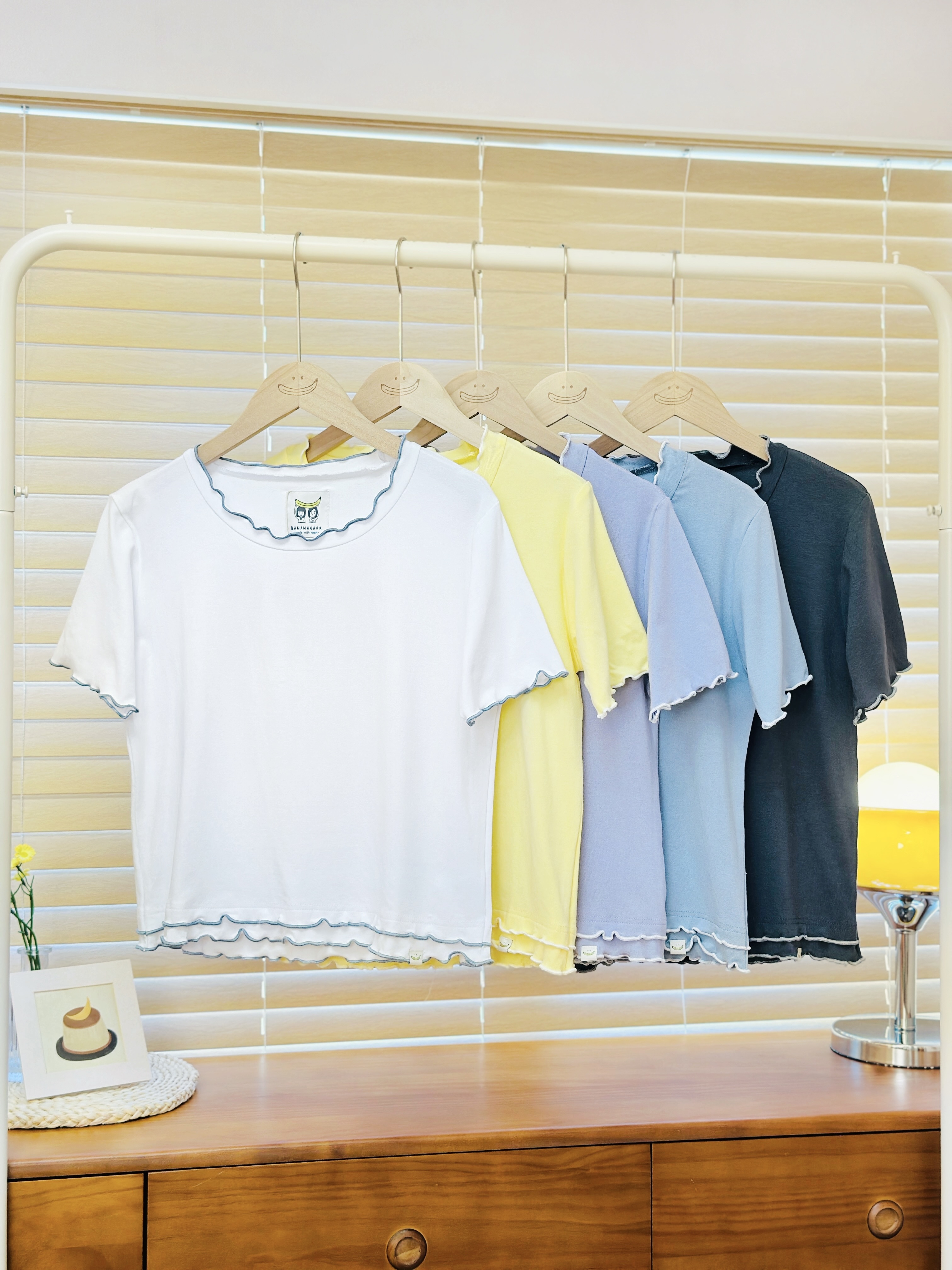 【限量發售！】五色 / 柔滑雙木耳邊短袖上衣 / Soft Double Lettuce Hem Tee