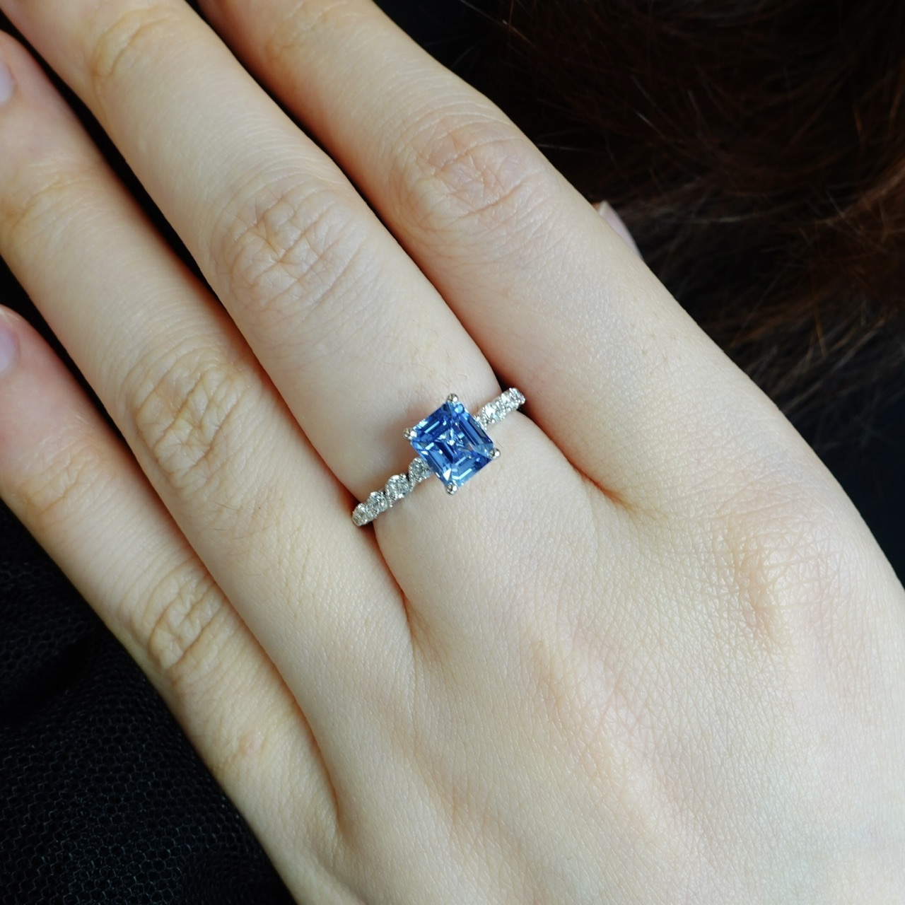 18K金天然矢車菊藍藍寶石鑽石戒指 - 配寶石鑑定證書