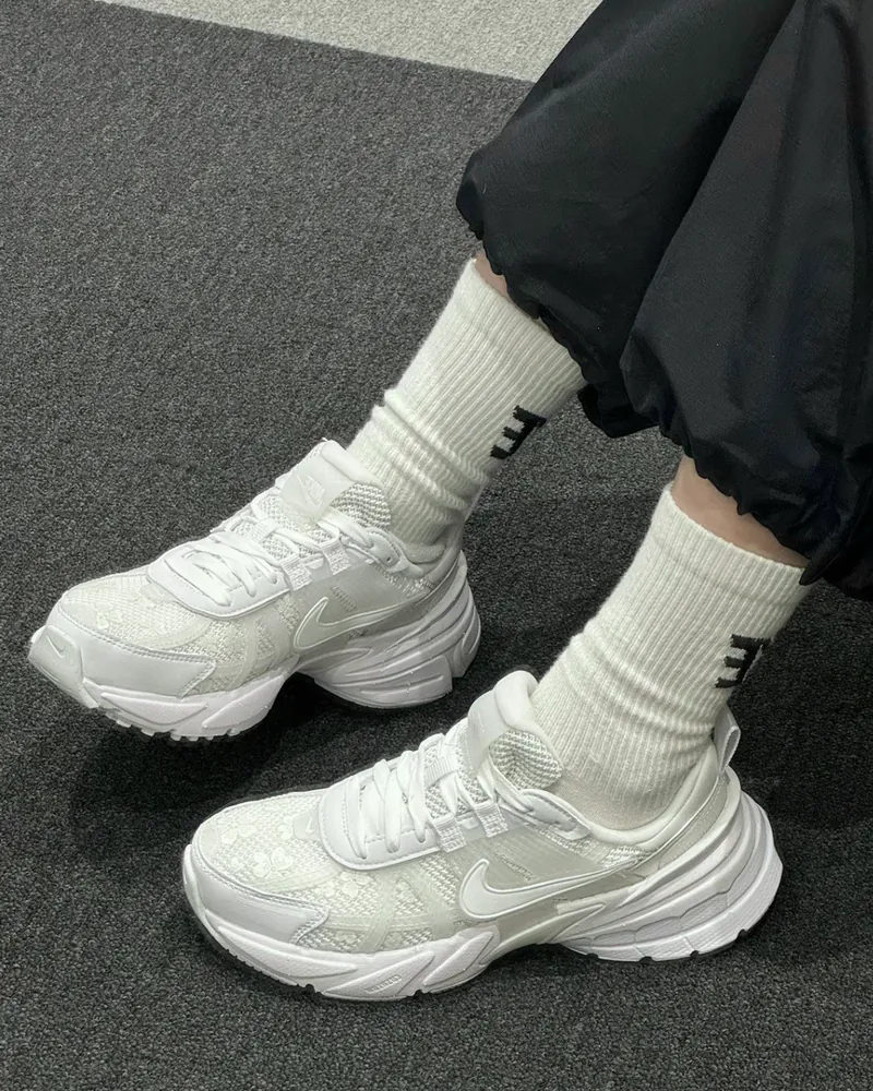 NIKE V2K RUN RUNTEKK WHITE 花花復古