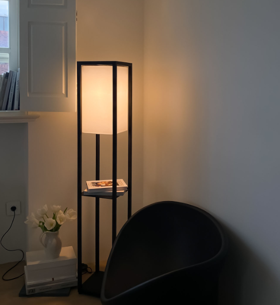 L008 - 韓國製置物座地燈