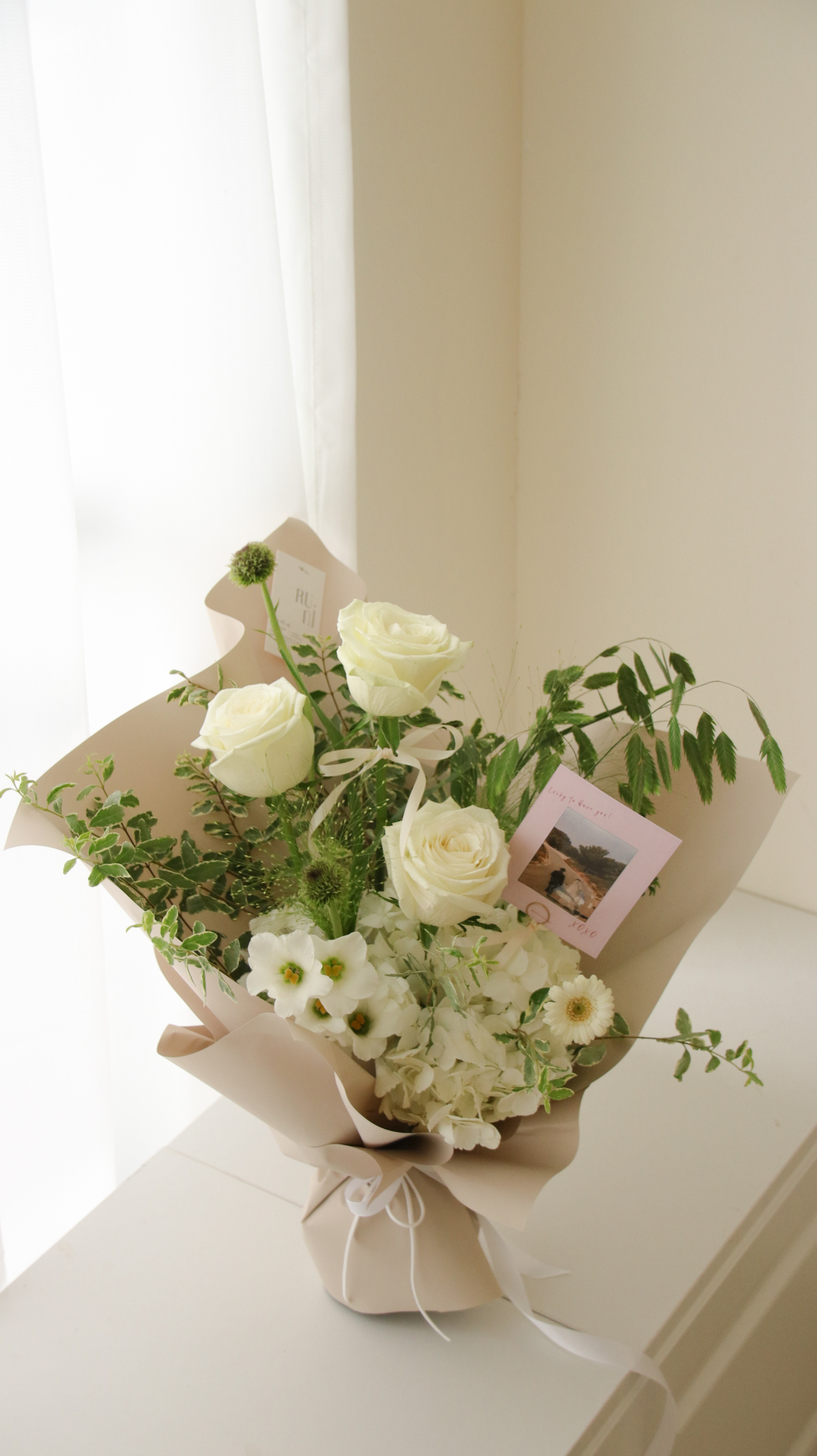 如約而至 進口白玫瑰綜合鮮花花束