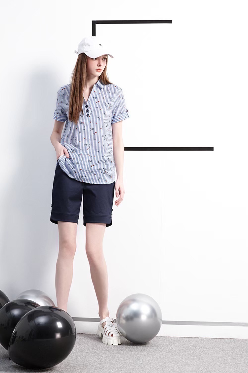 夏日海洋休閒風褲口開叉釦子造型修身短褲W6572