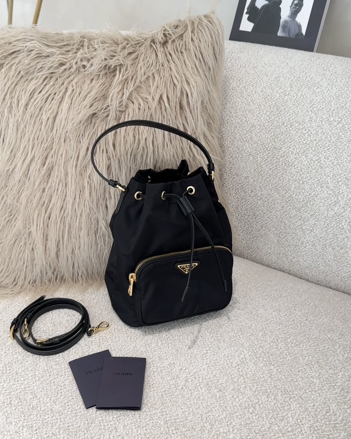 PRADA｜DUET 尼龍抽繩水桶包 黑色