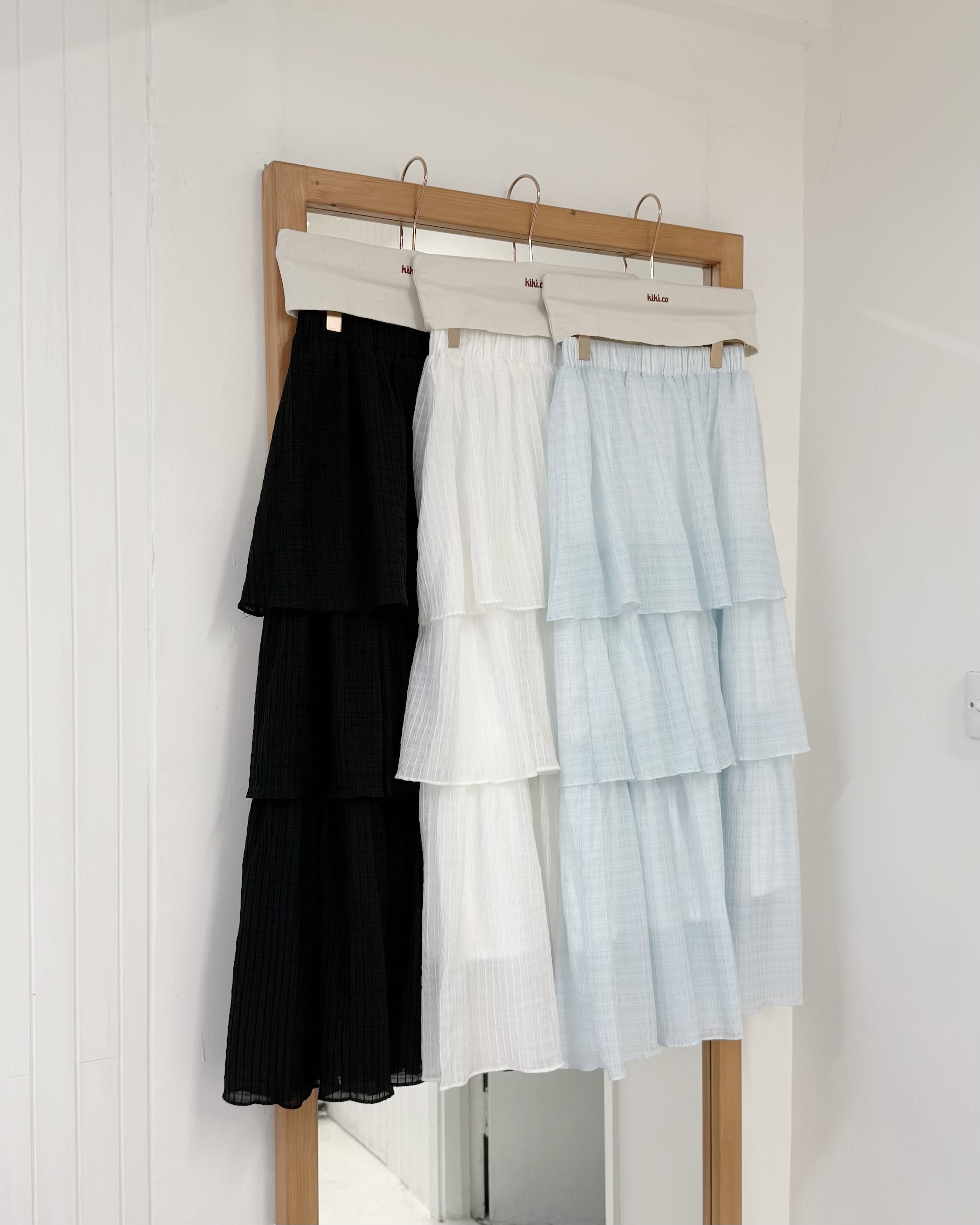 質感暗紋橡層層橡筋半裙