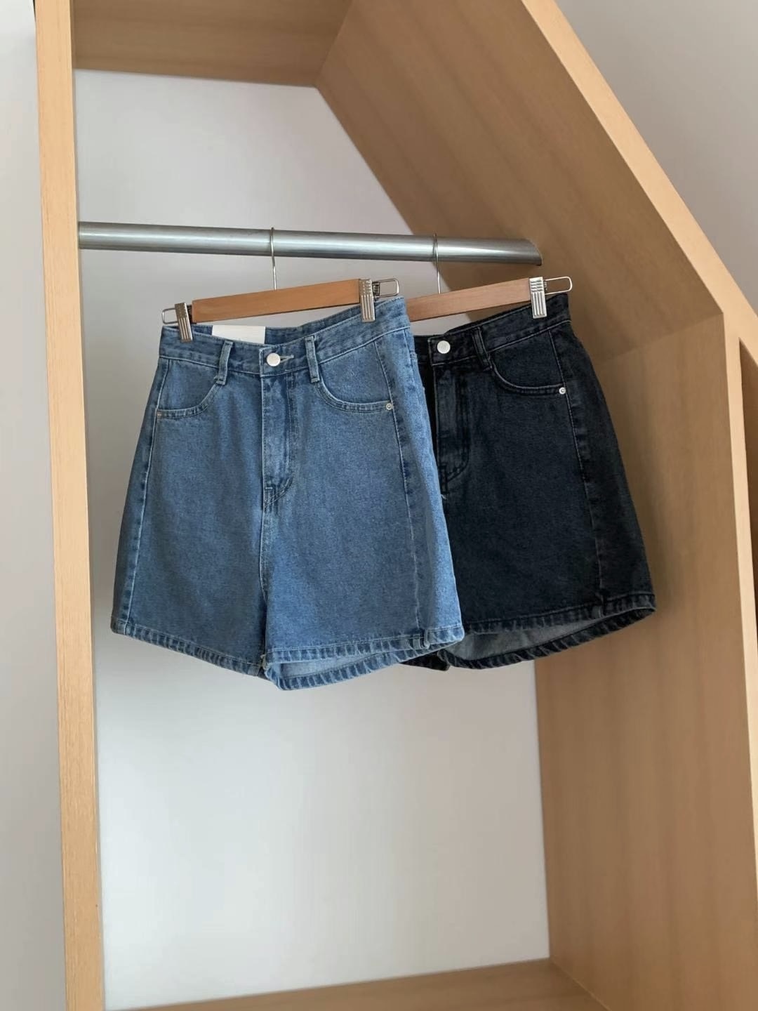 #228N519 夏日顯瘦天才，double斜車線短牛仔褲