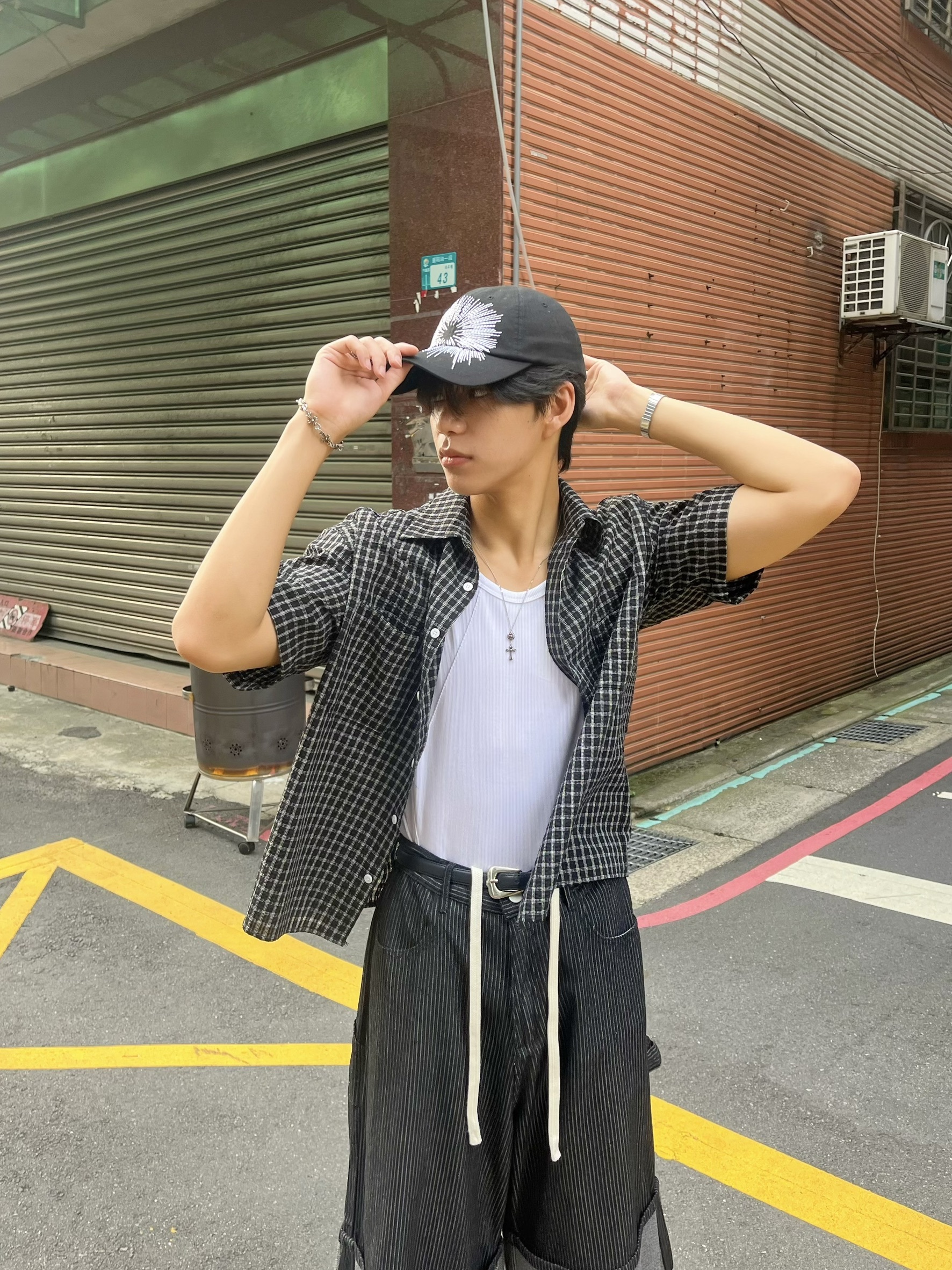 黑白格紋短版短袖襯衫