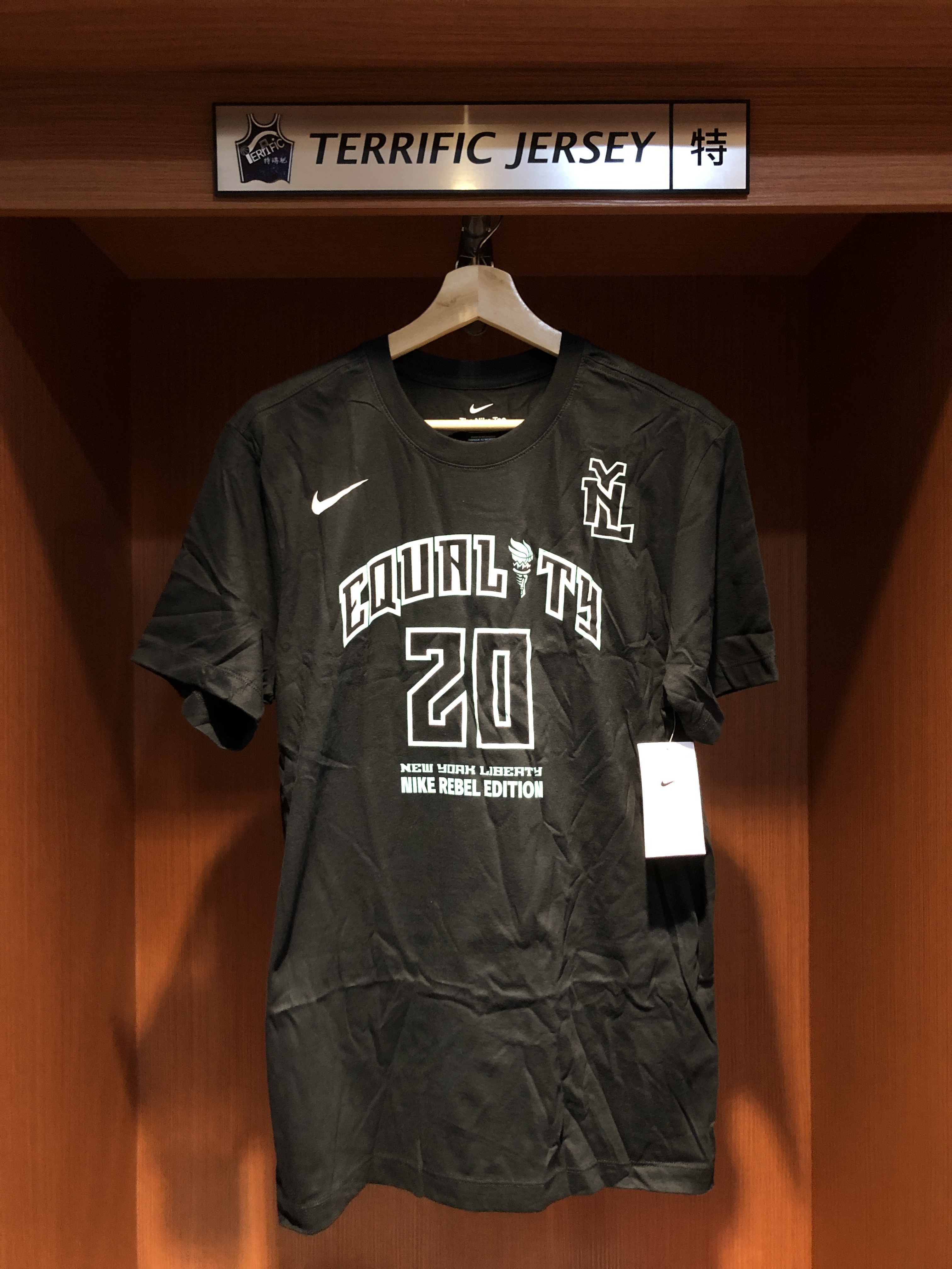 WNBA短袖 Sabrina Ionescu 紐約自由人黑 Nike Player Name Tee 棉質短袖 全新