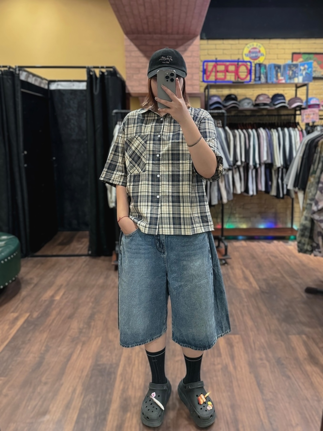 刷色小彎刀牛仔短褲