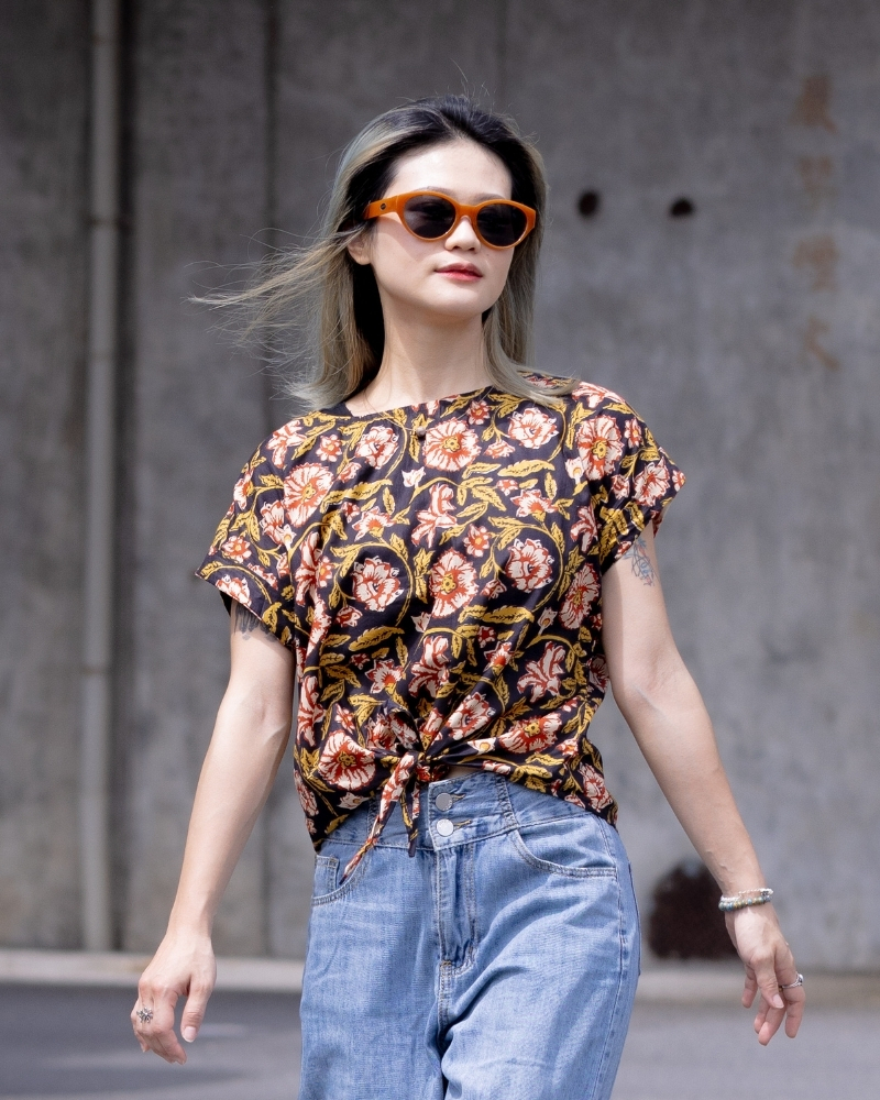 印度蓋染工藝親膚純棉 打結上衣 - 扶桑花黑