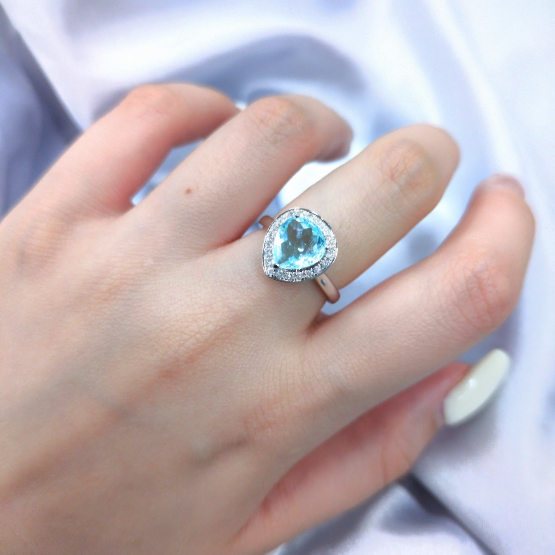 18K White Gold 1.68ct Paraiba and Diamond Ring