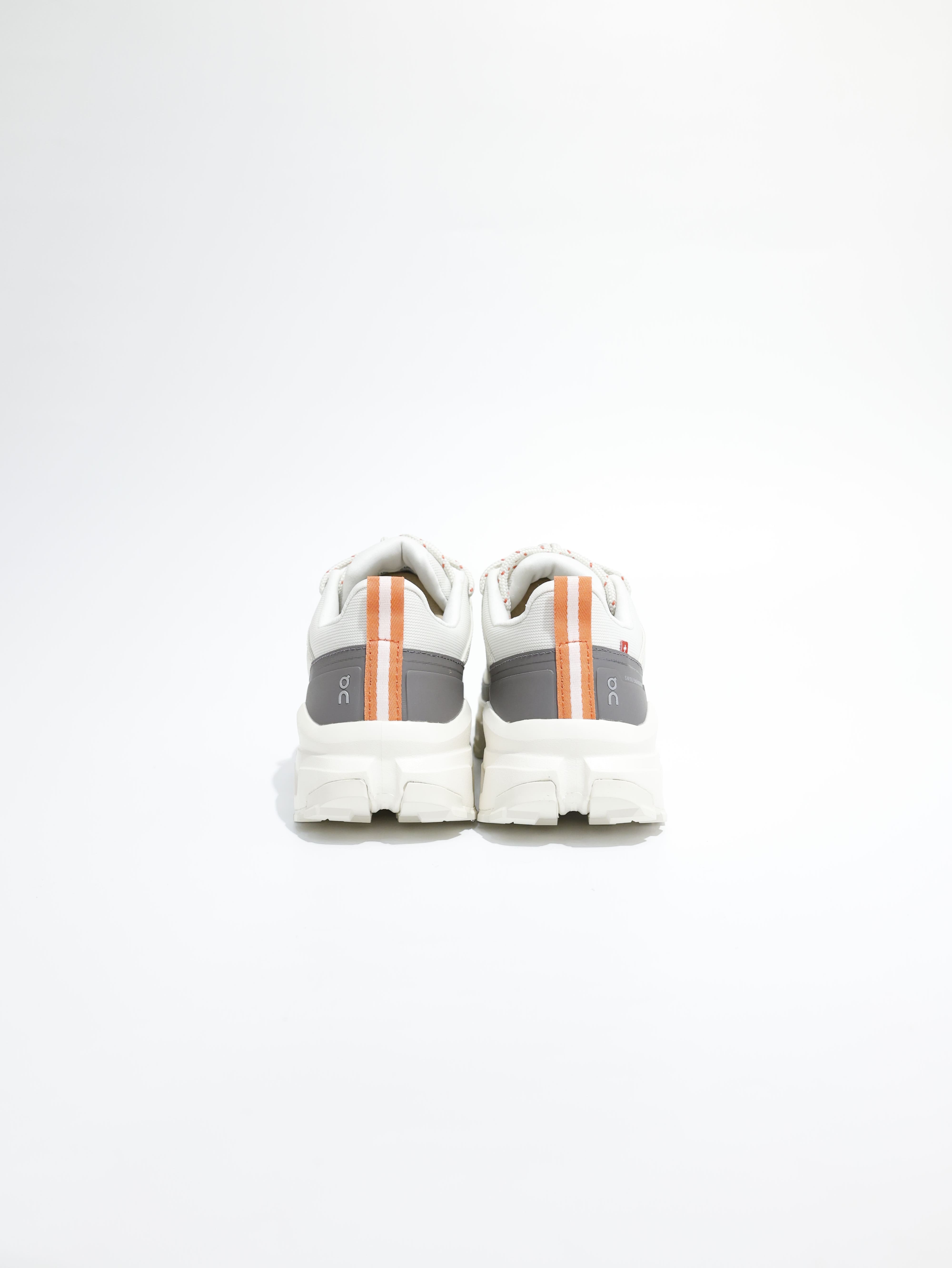 On 女 Cloudrock 低筒 登山鞋 防水款 ON3WF10143334