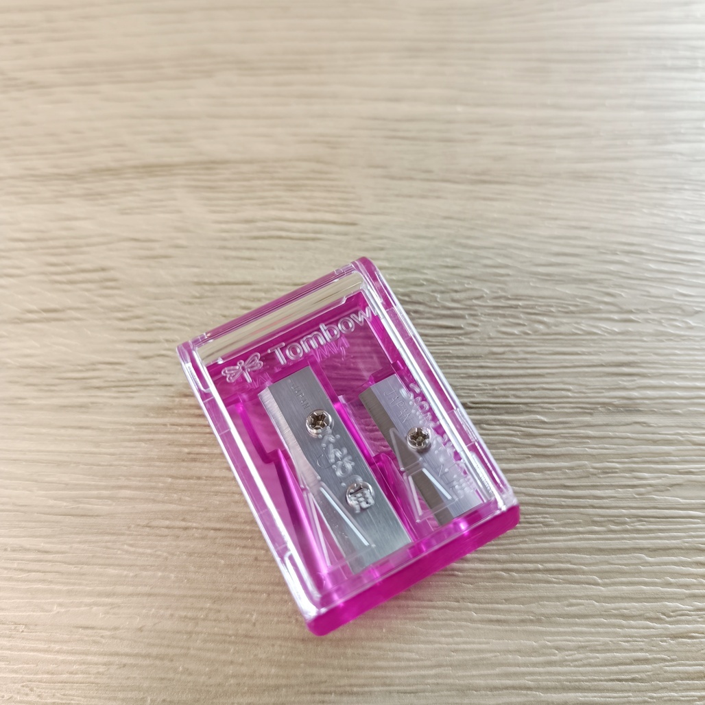 日本TOMBOW 蜻蜓．迷你攜帶式削鉛筆機 KSA-121 (隨機色)