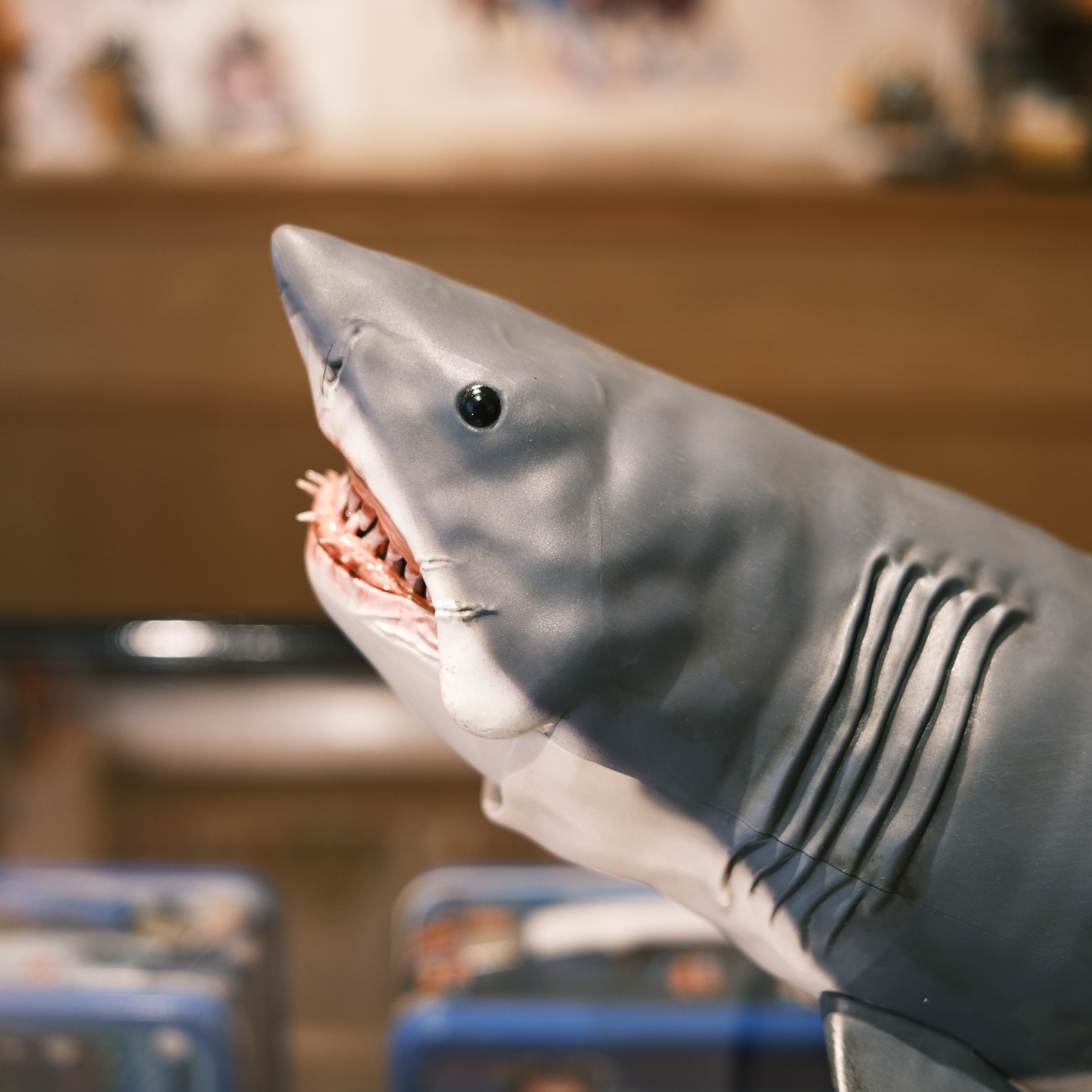 NECA 50週年大白鯊玩具組販售為全新未拆