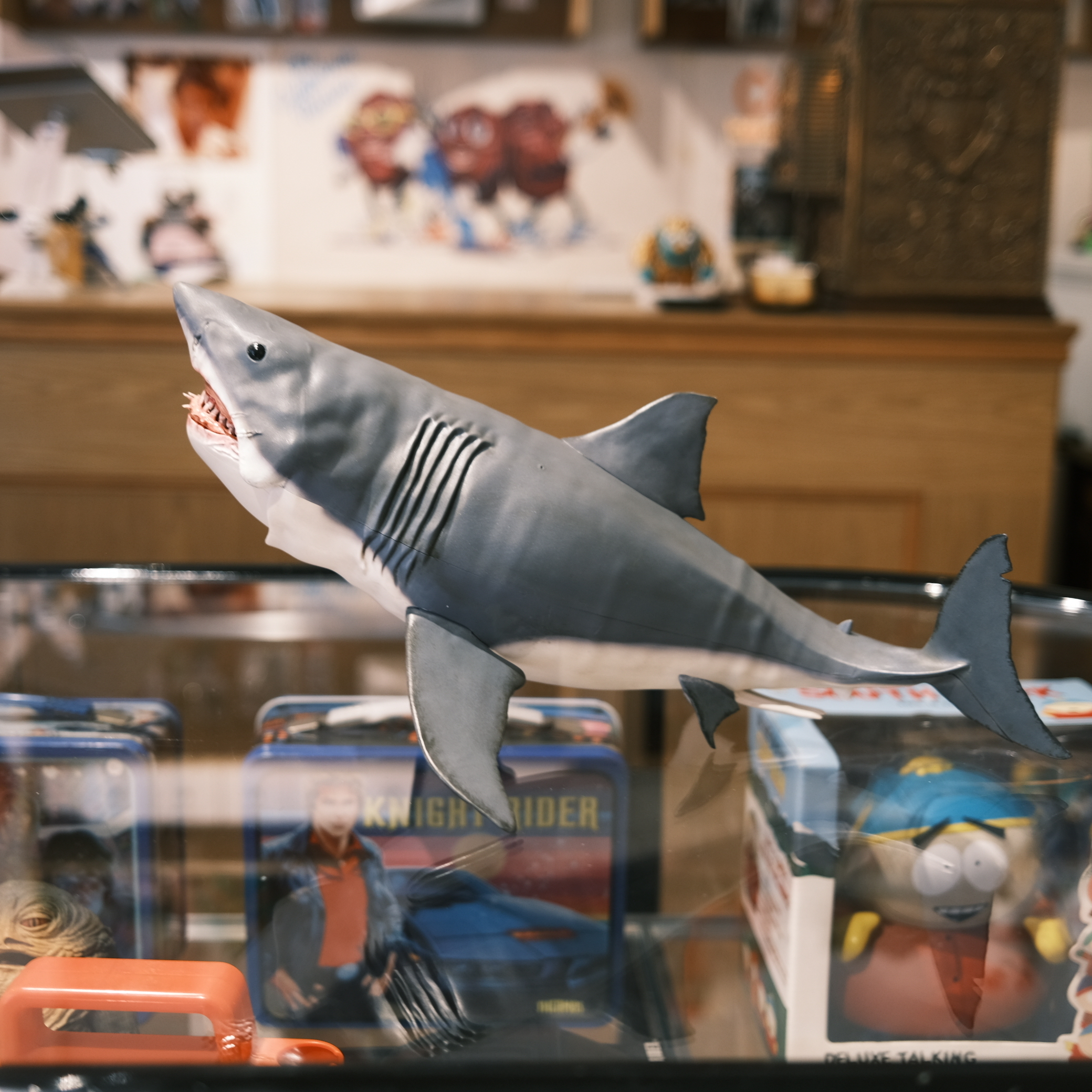 NECA 50週年大白鯊玩具組販售為全新未拆