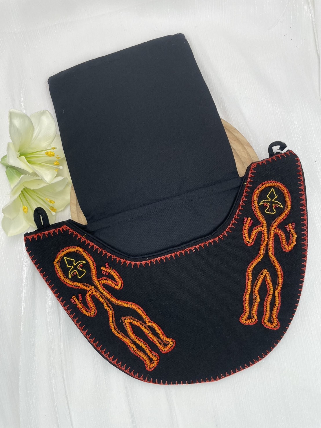 No.2手工珠繡刀冰圖騰包深16.5上寬28下寬約16.5