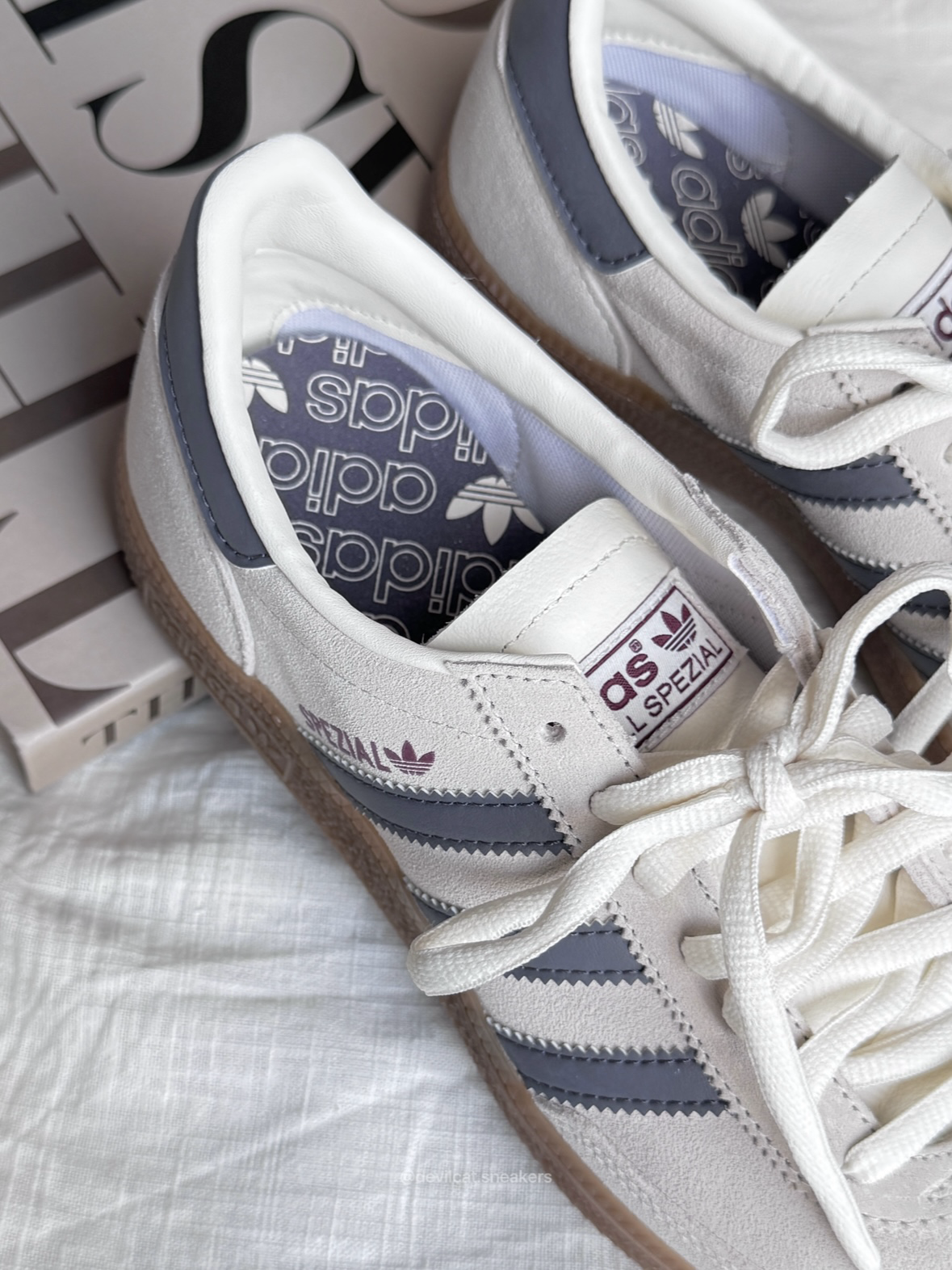 Adidas Originals HANDBALL SPEZIAL 奶油灰藍 焦糖底 灰色 男女同款 板鞋 HQ5130