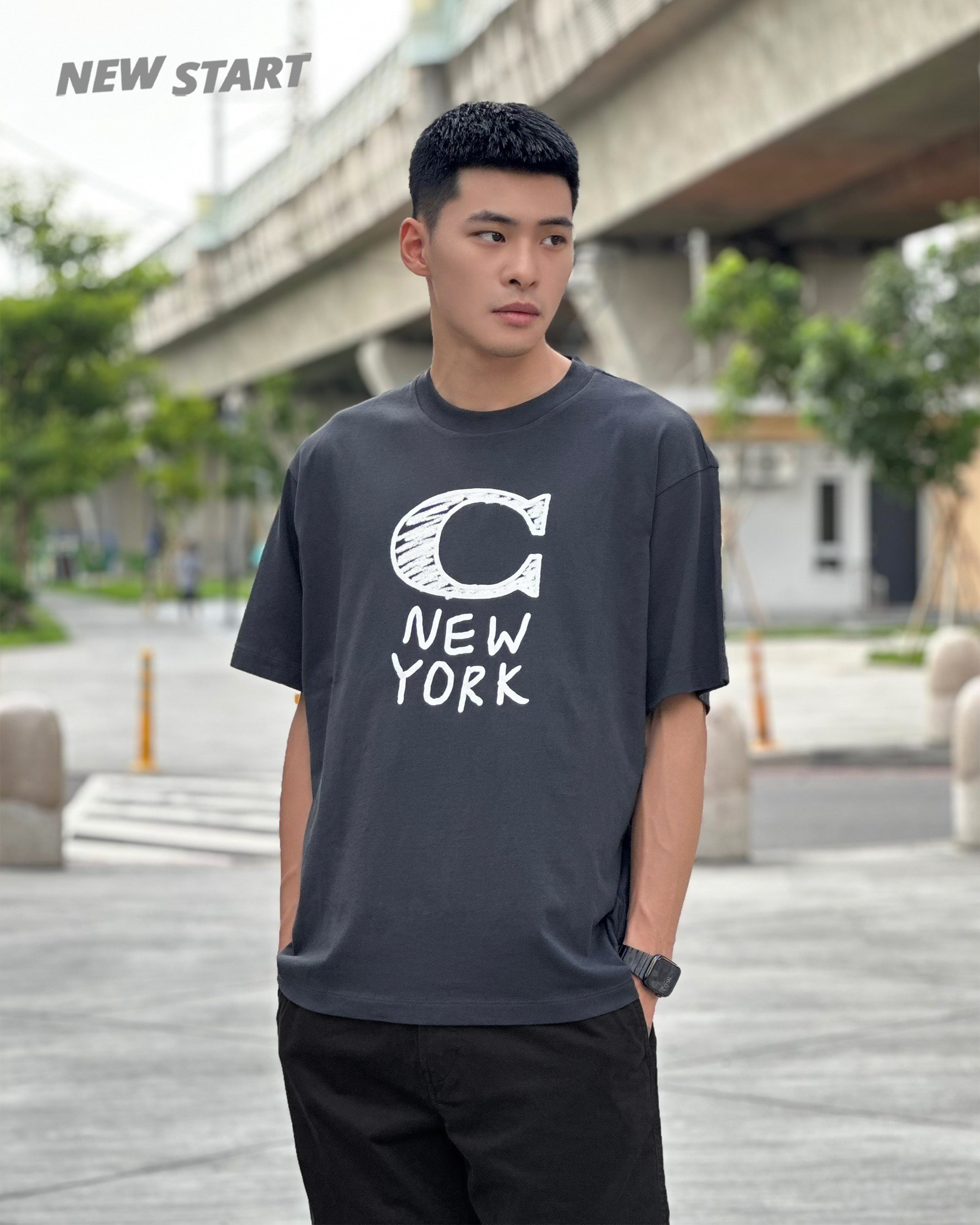 Coach 塗鴉大C字 寬鬆版 短袖上衣 短T
