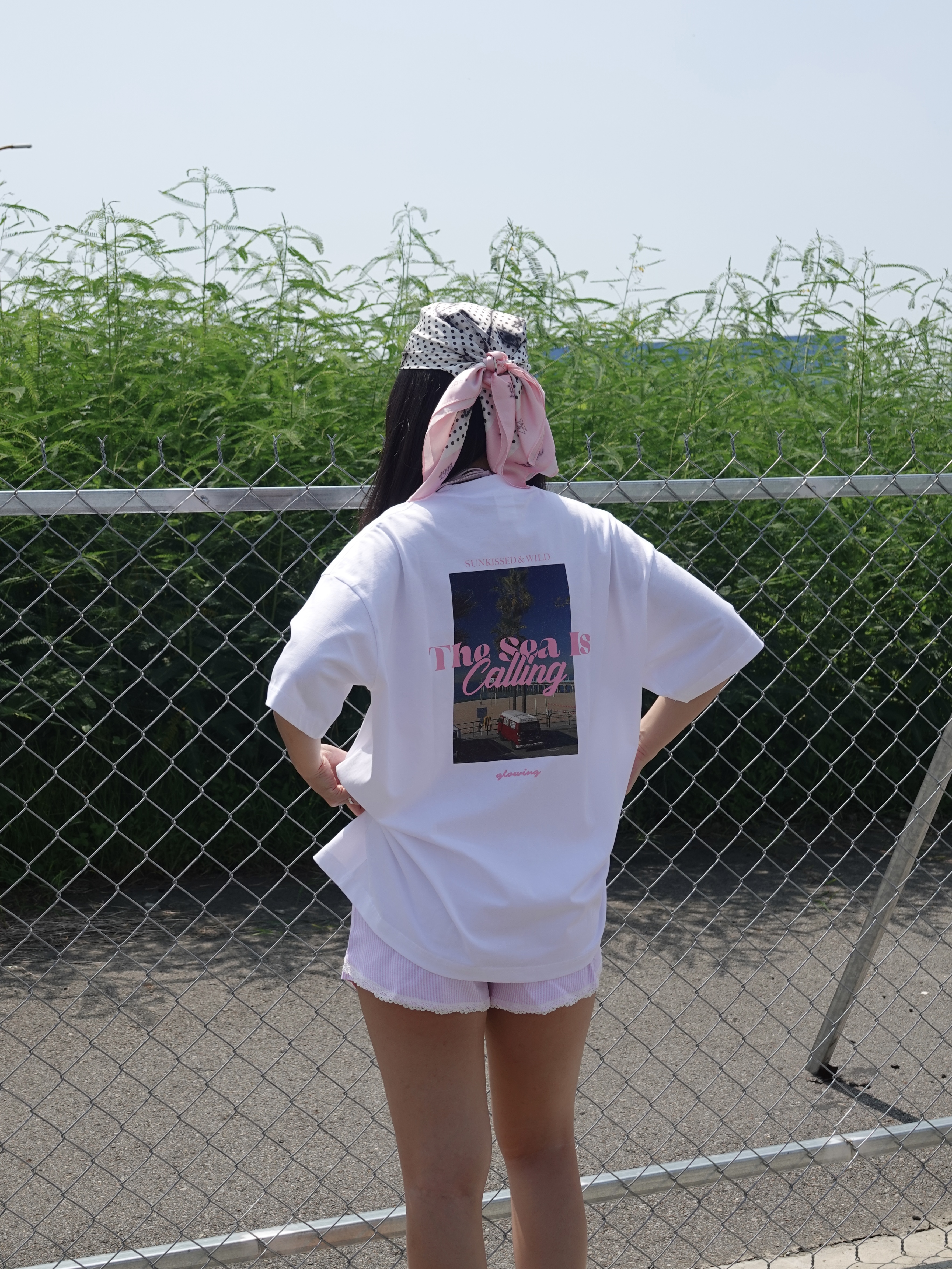 𝐆𝐋𝐎𝐖𝐈𝐍𝐆 / Sea Is Calling Oversized Tee (Frost White)