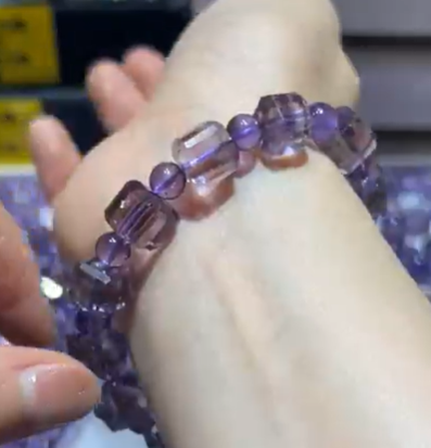 250809 - C69 一體雙色珠寶切小方塊紫黃晶手串