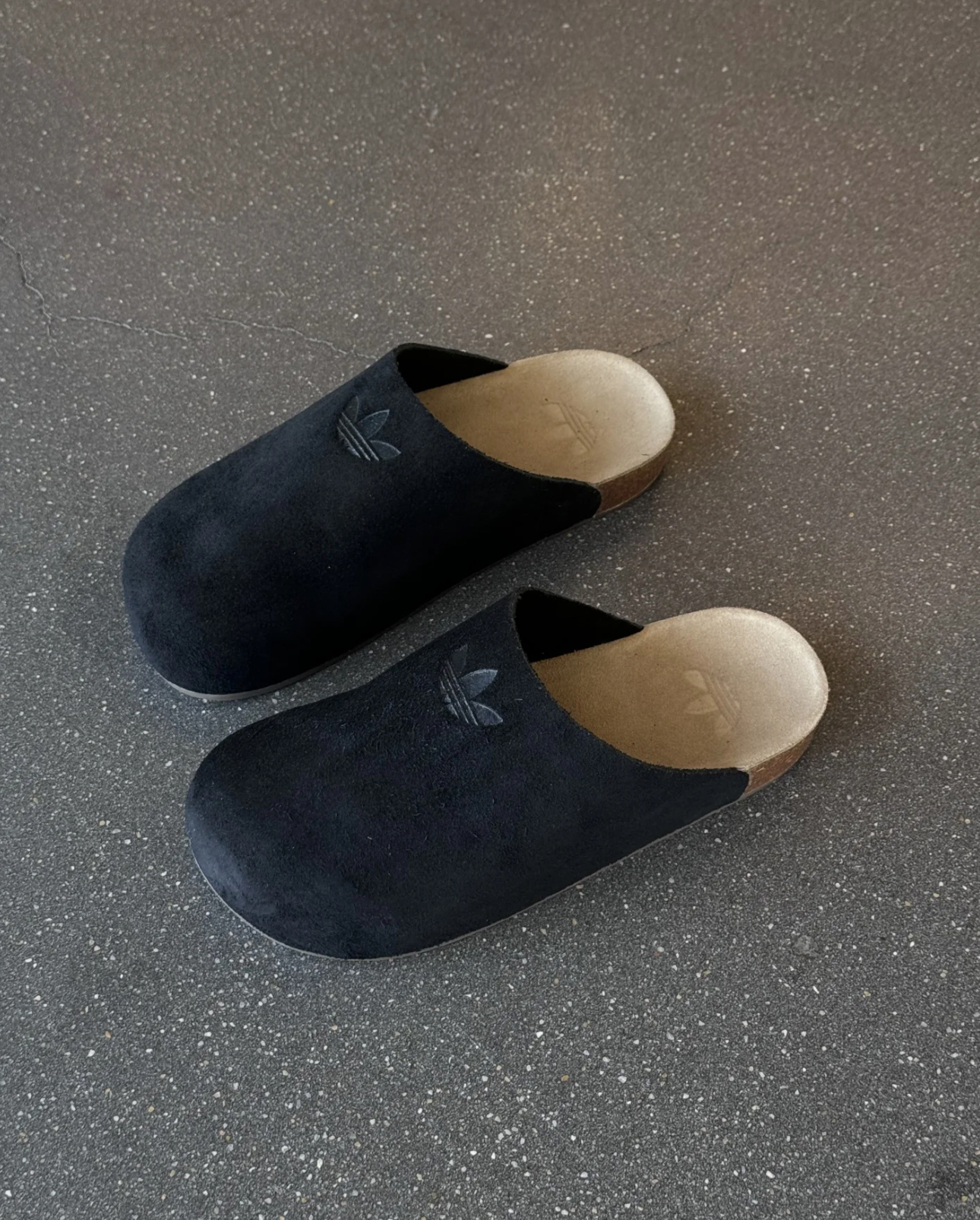 Adidas Adimule  Black｜勃肯 麂皮懶人鞋・ MULE拖鞋 JQ4367