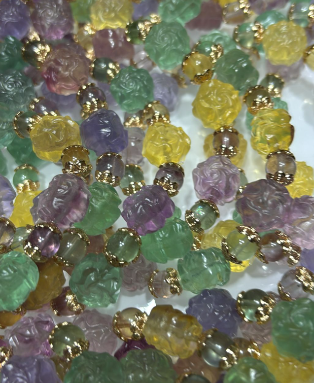 250809 - C78 彩螢石雙面玫瑰花雕刻手串